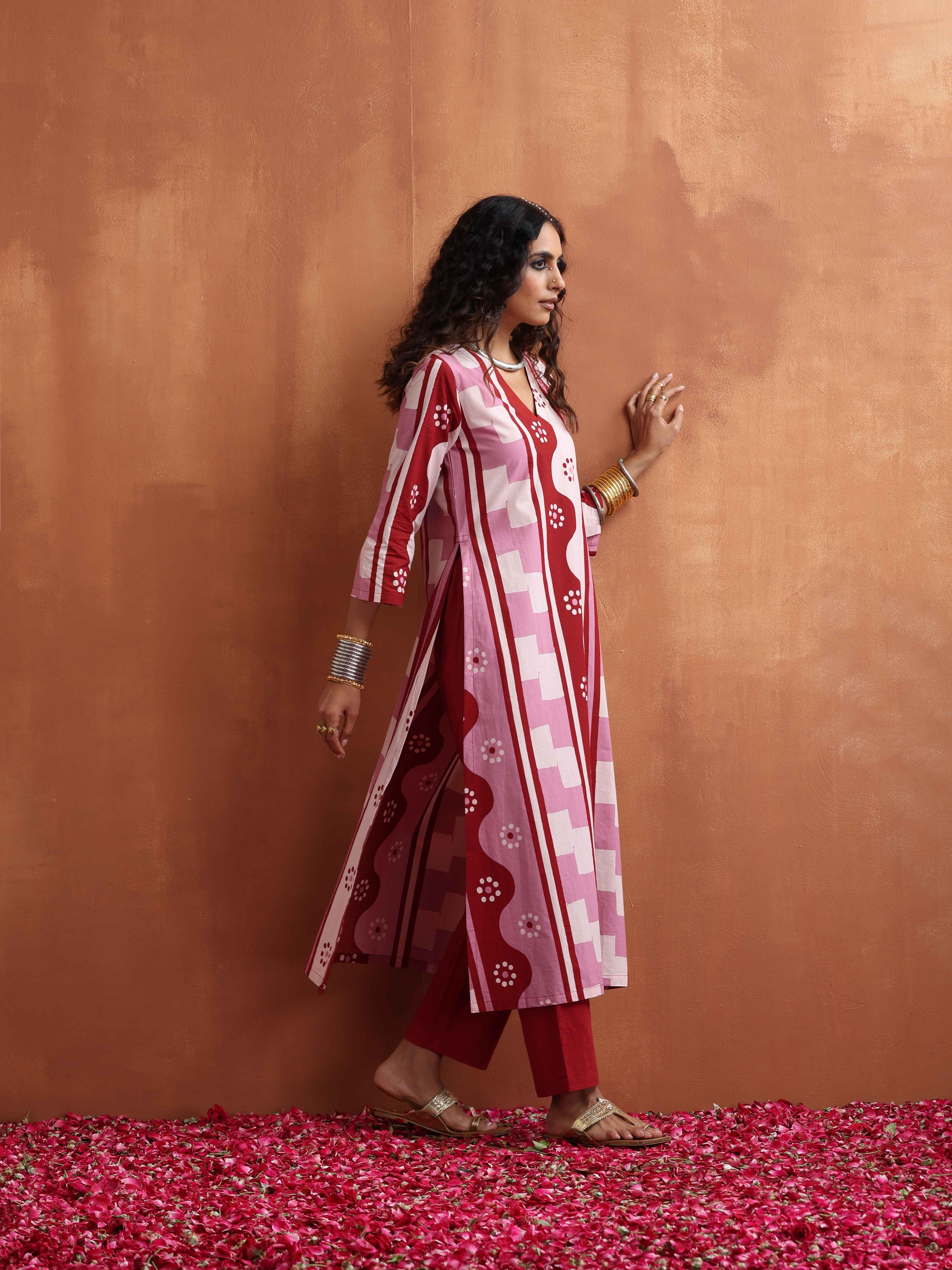 trueBrowns Pink Abstract Print High Slit Kurta Set - Distacart