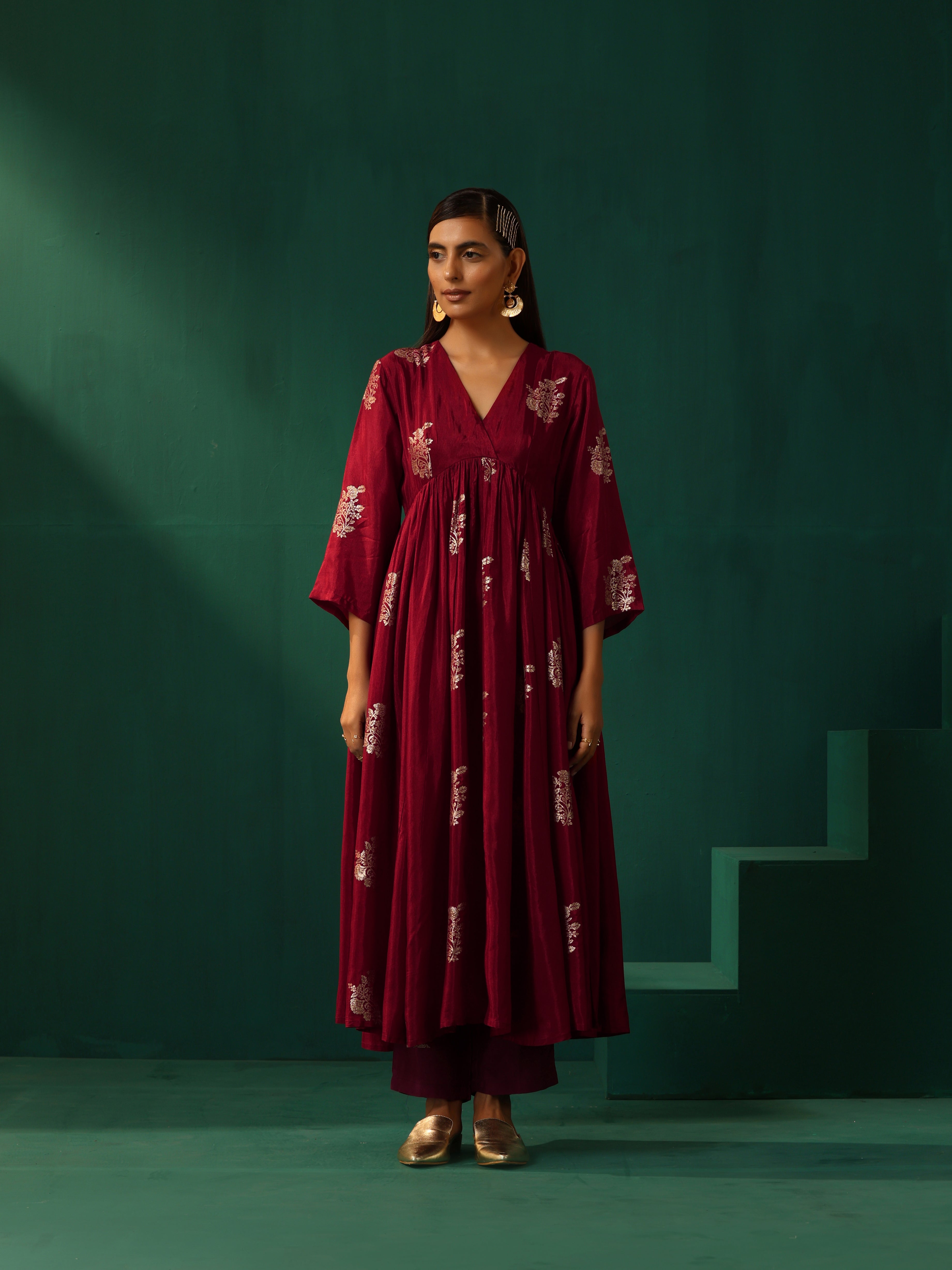 trueBrowns Maroon Floral Viscose Silk V-Neck Waist Gathered Kurta Pant Set - Distacart