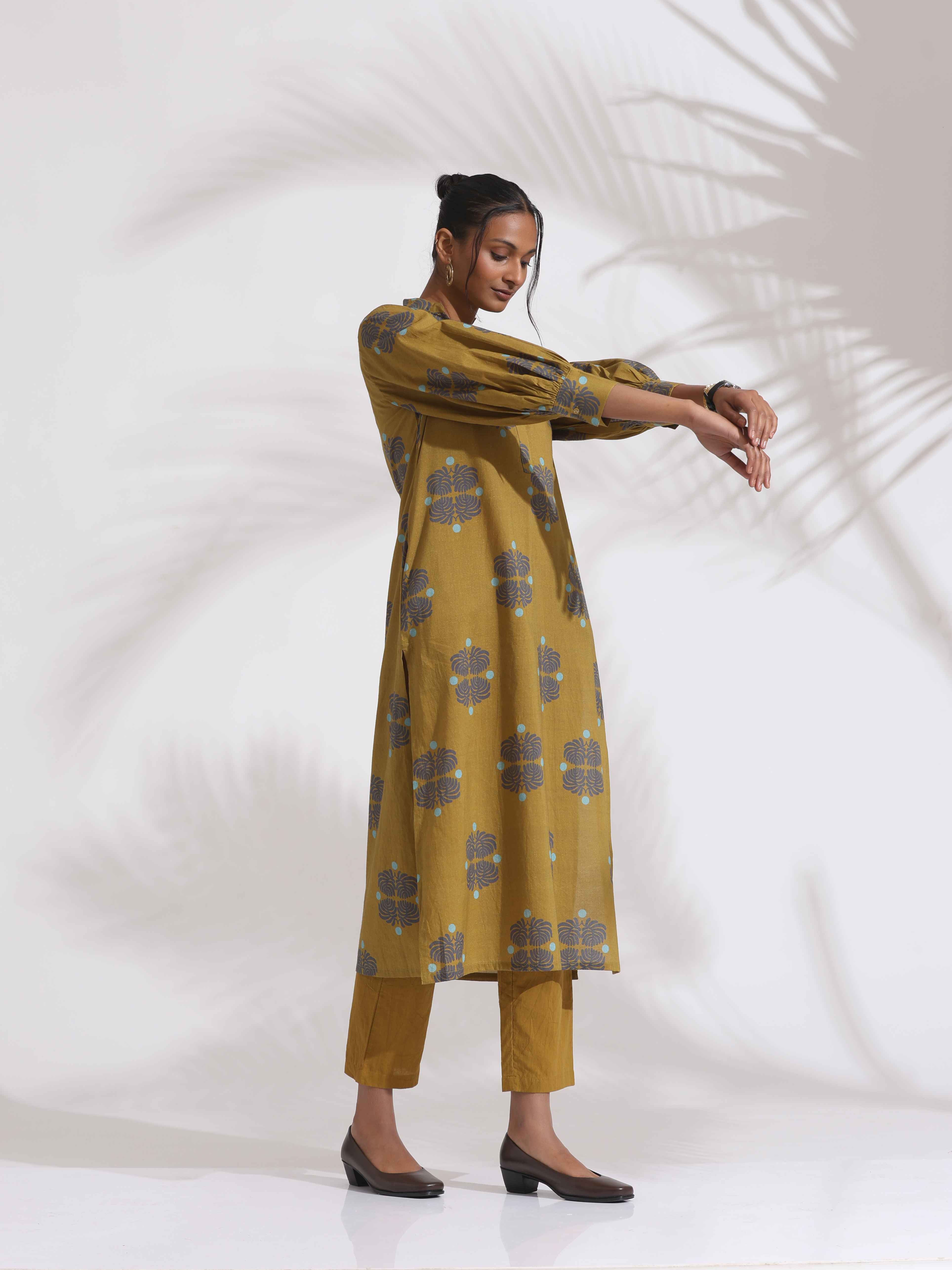 trueBrowns Green Cotton Print Straight Kurta Set