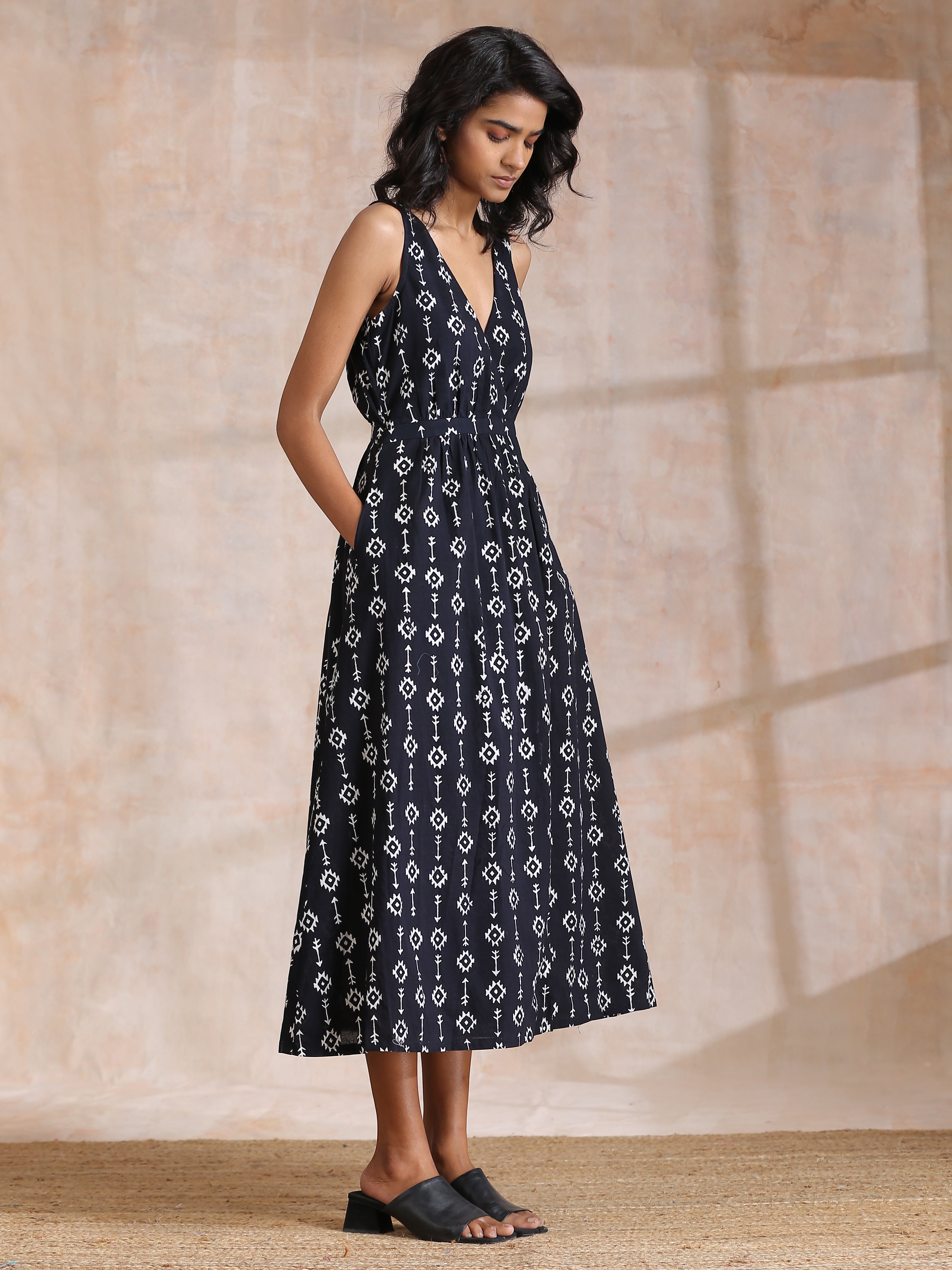 trueBrowns Black White Geometric Print Cotton Sleeveless Wrap Dress - Distacart