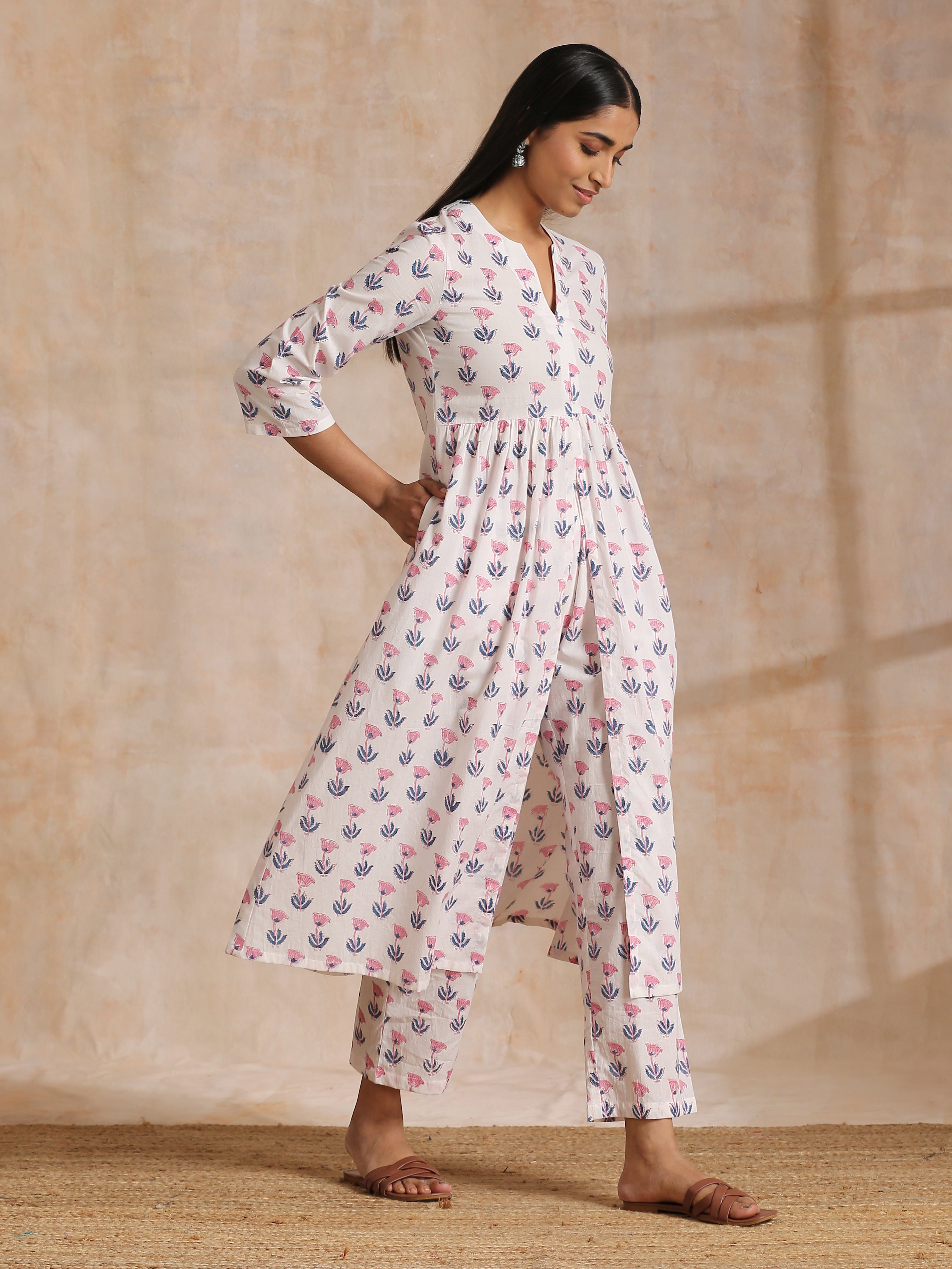 trueBrowns White With Pink Blue Buta Block Print Cotton Kurta Pant Set - Distacart