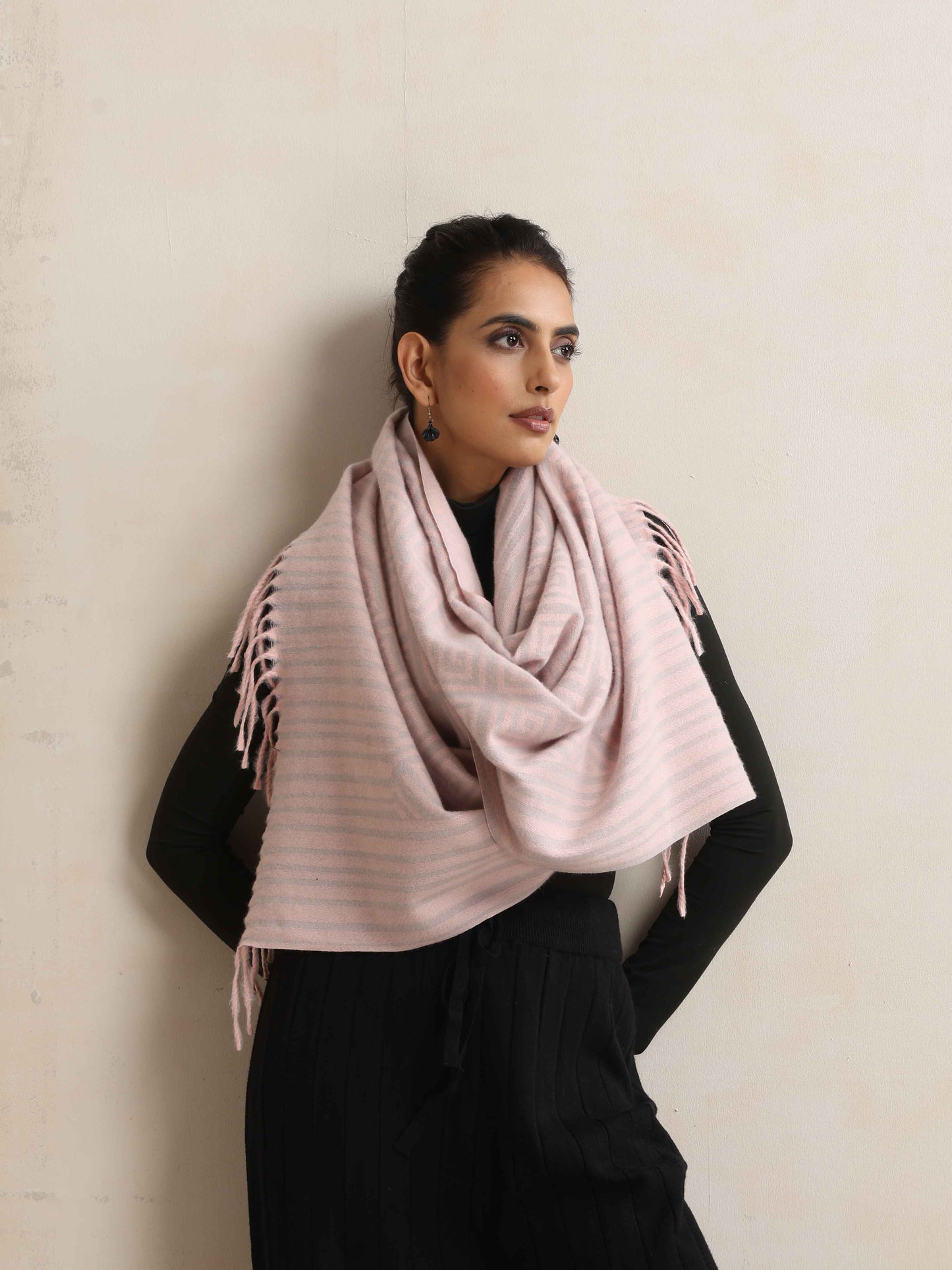 trueBrowns Pink Geometric Woollen Stole - Distacart