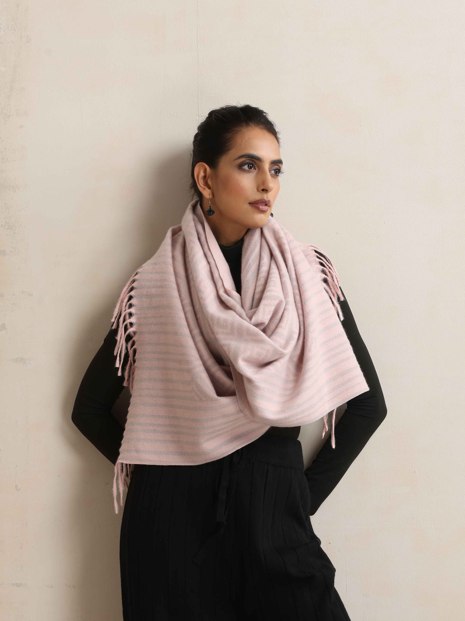 trueBrowns Pink Geometric Woollen Stole - Distacart