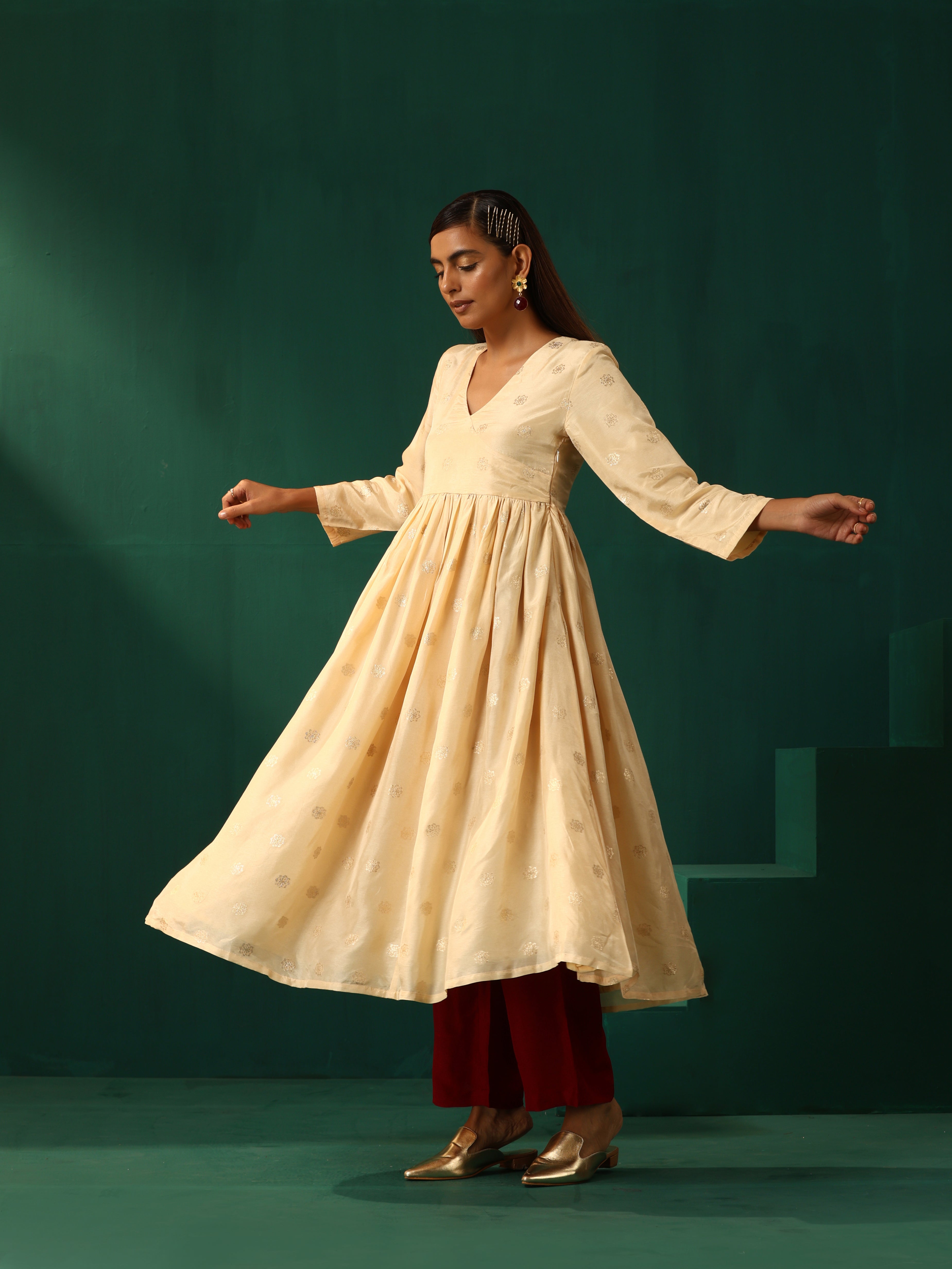 trueBrowns Ivory Geometric Floral Viscose Silk Anarkali Kurta Pant Set - Distacart