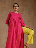 Thumbnail for trueBrowns Pink Gold Cotton Neck Pleat Kurta Set - Distacart