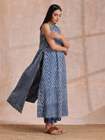 Thumbnail for trueBrowns Indigo Dabu Zig-Zag Lines Print Cotton Sleeveless Kurta Pant Set - Distacart