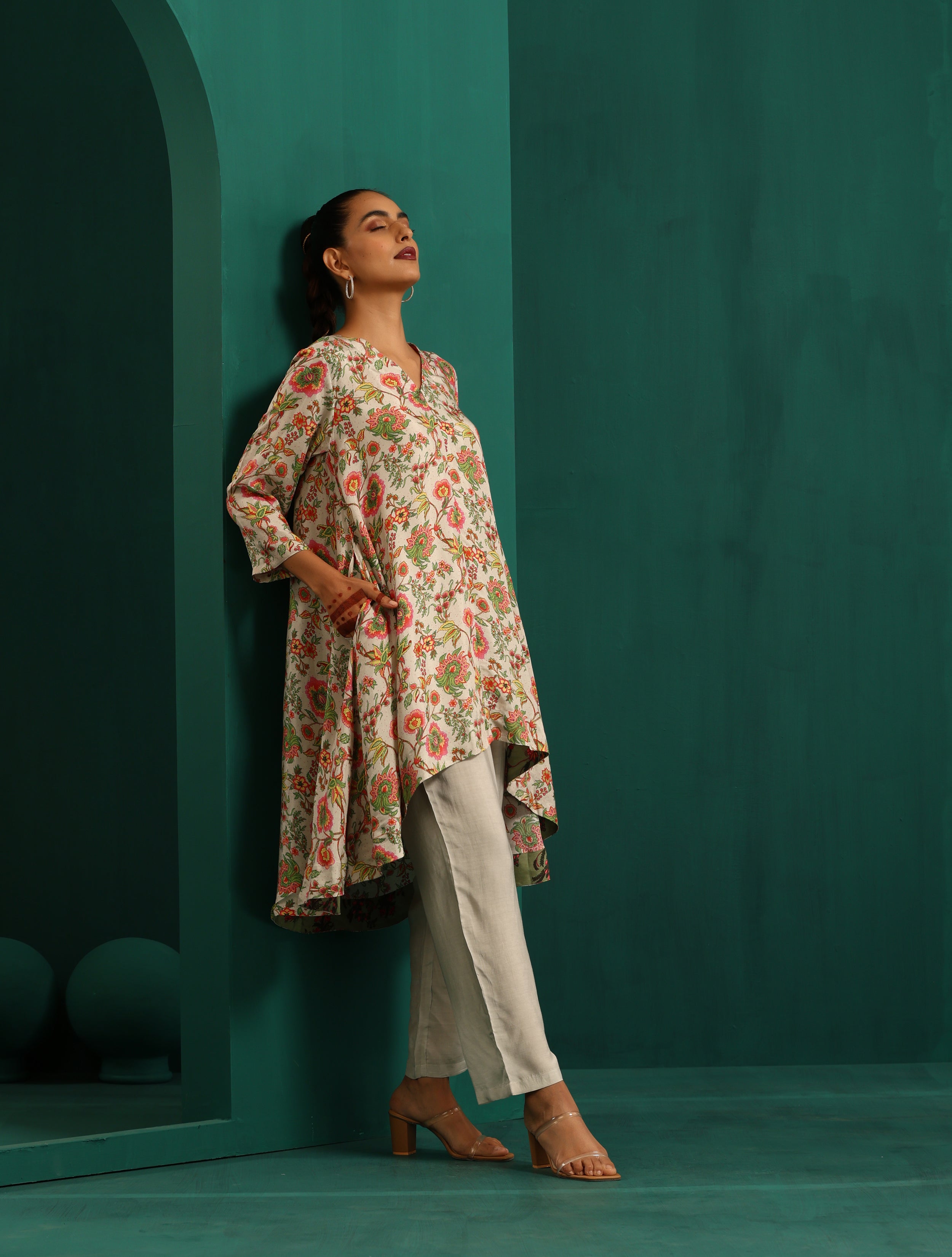 trueBrowns Off white Floral Jaal Muslin Silk Printed High Low Co-ord Set - Distacart