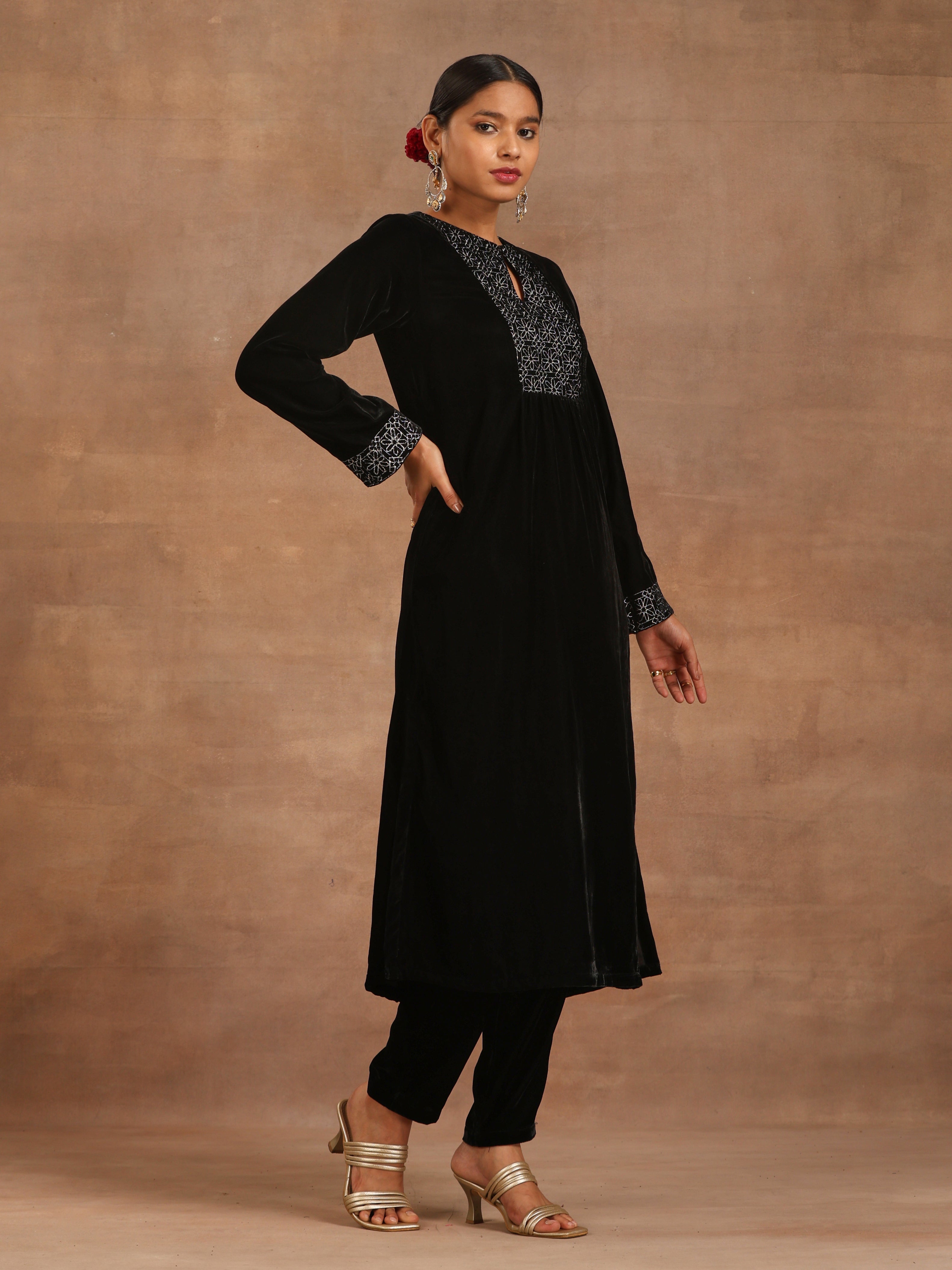trueBrowns Black Velvet Embroidered Kurta - Distacart
