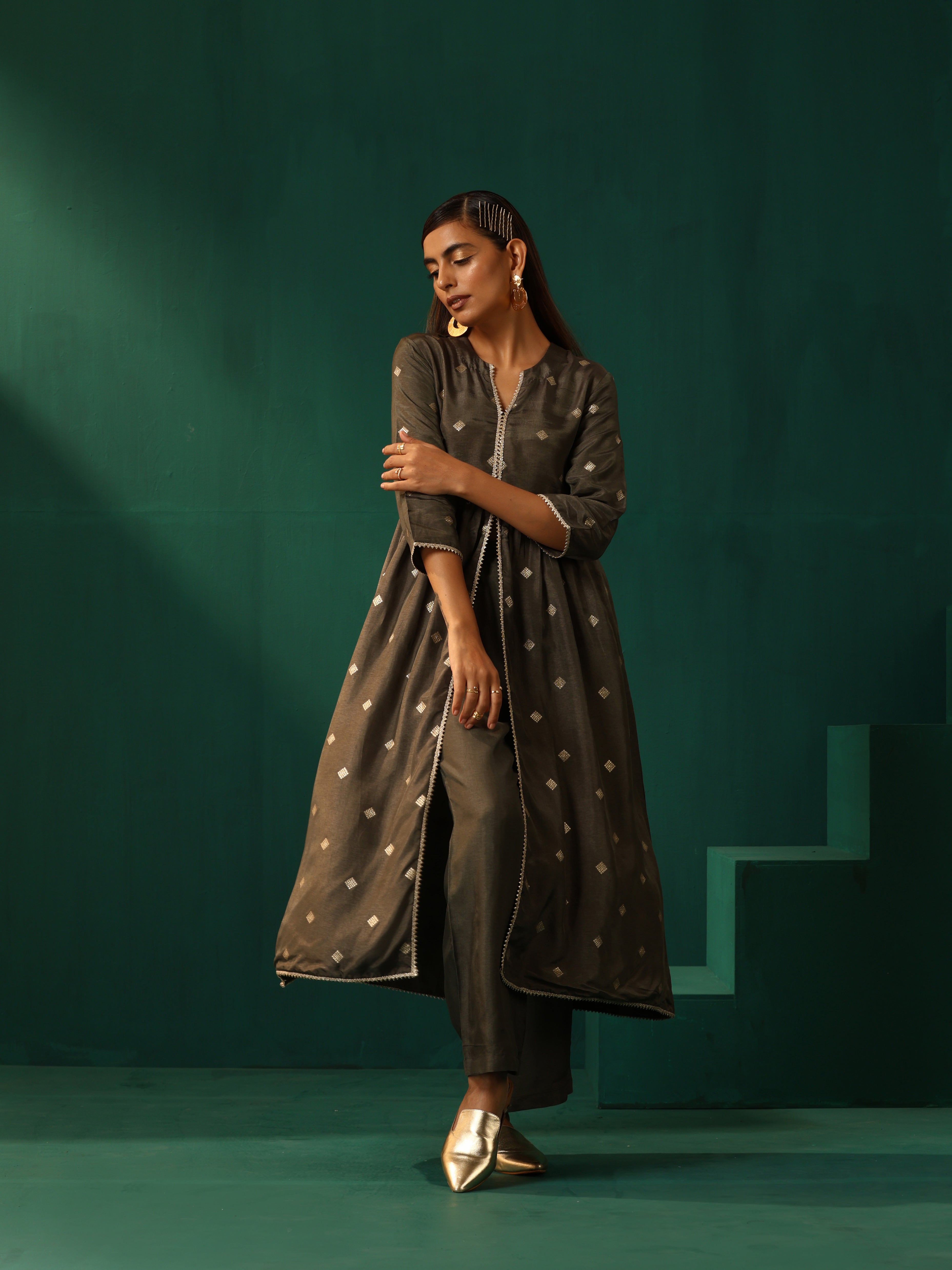 trueBrowns Grey Diamond Viscose Silk Front Slit Kurta Pant Set - Distacart