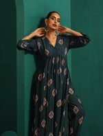 Thumbnail for trueBrowns Deep Blue Floral Bunch Muslin Silk Printed V-Neck Waist Gathered Kurta Pant Set - Distacart
