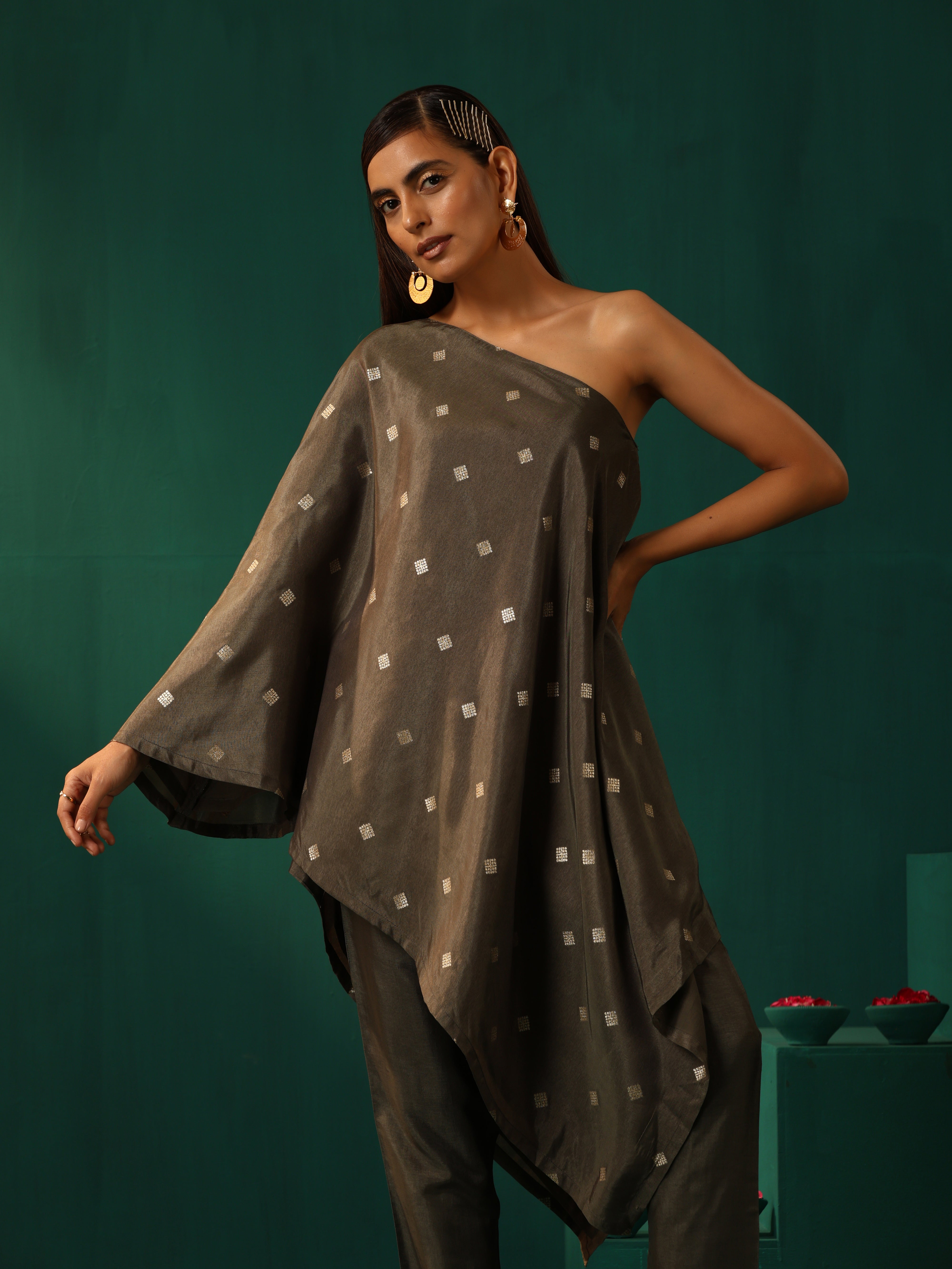 trueBrowns Grey Diamond Viscose Silk One-Shoulder Kurta Pant Set - Distacart