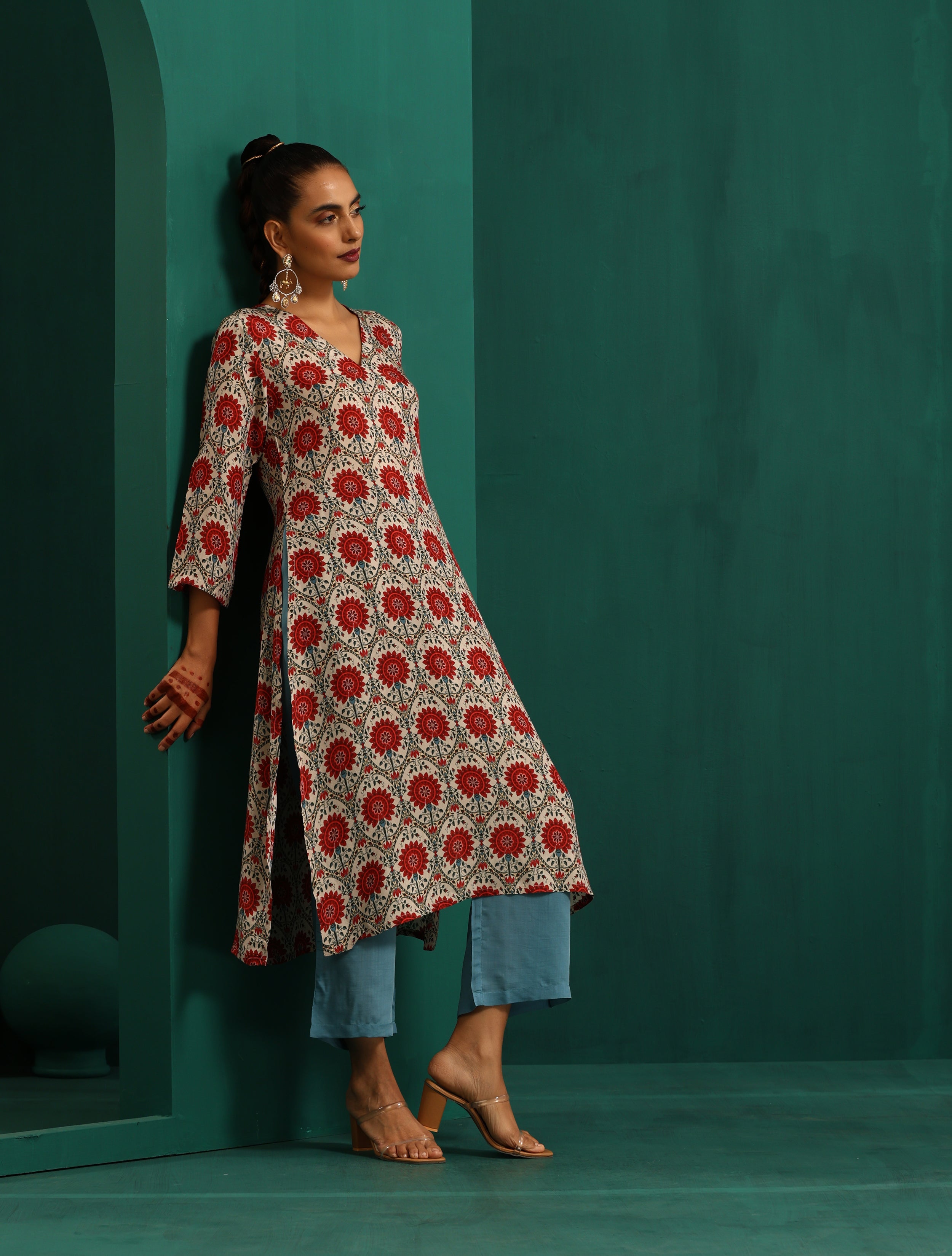 trueBrowns Ivory Red Circle Floral Muslin Silk Printed V-Neck Kurta Pant Set - Distacart