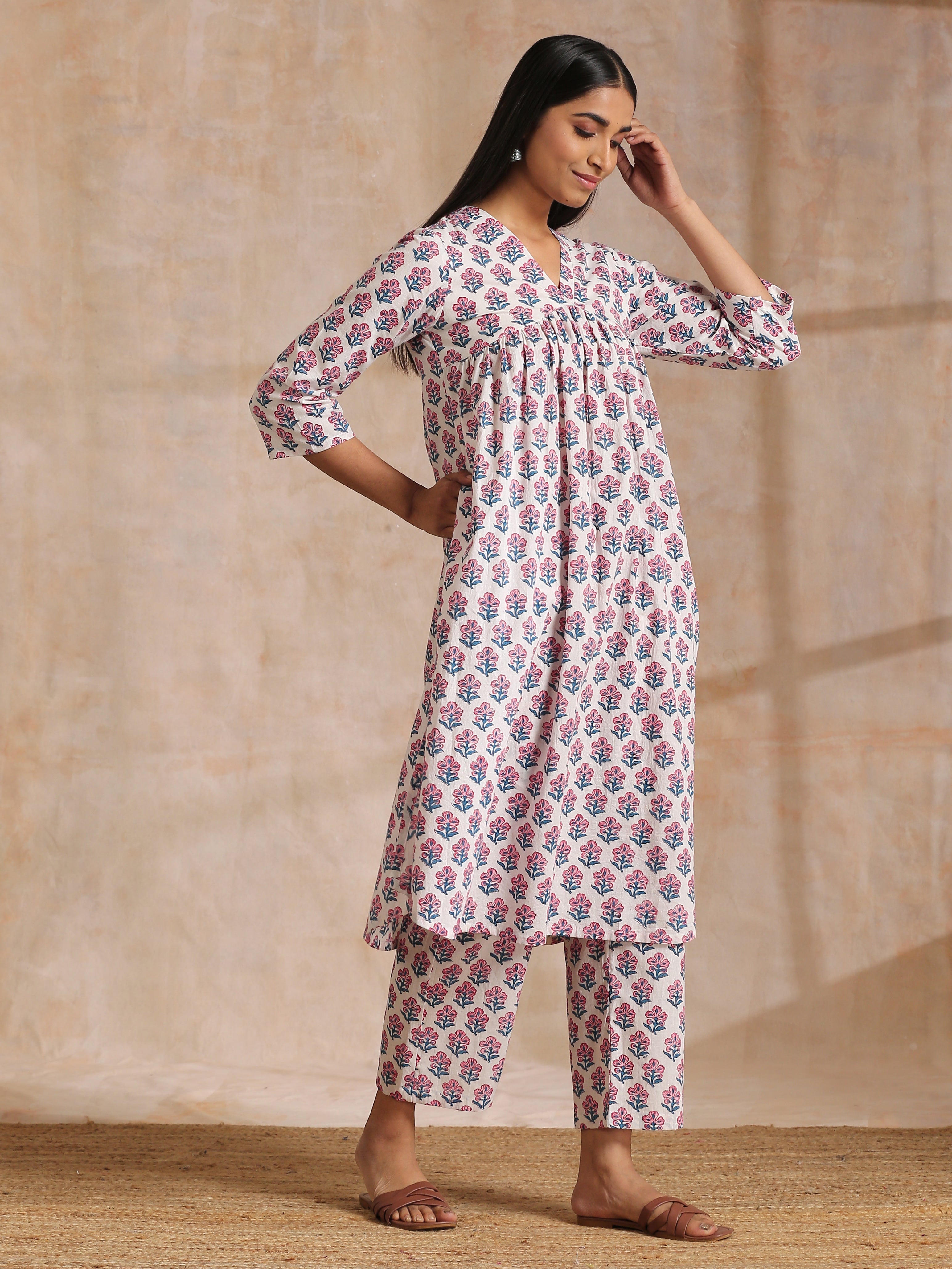 trueBrowns White With Pink Blue Floral Block Print Cotton Flared Slit Kurta Pant Set - Distacart