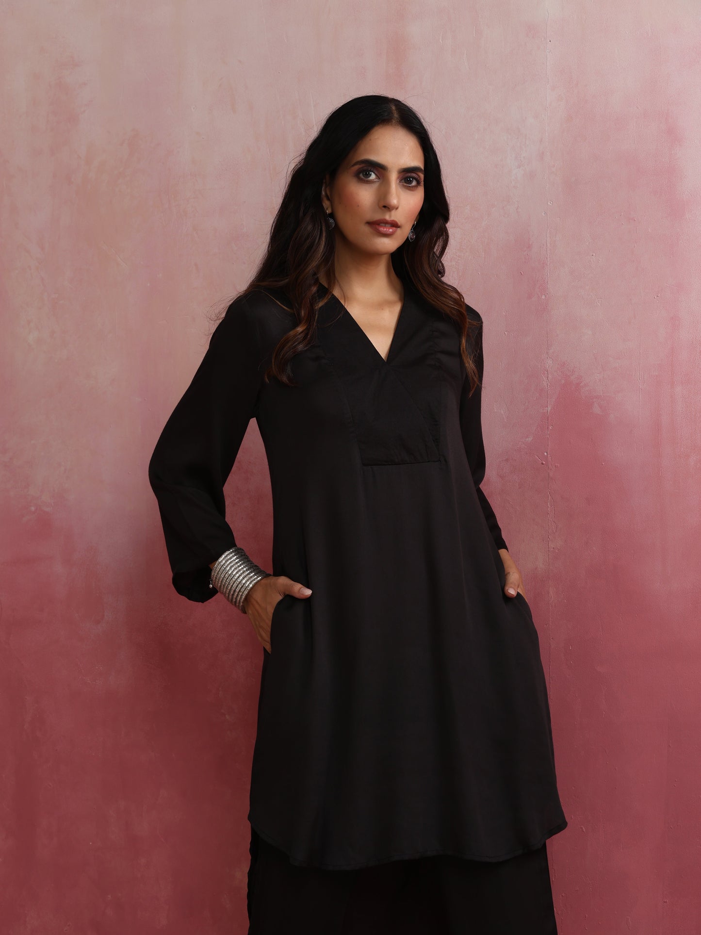 trueBrowns Black V Neck Kurta Co-ord Set - Distacart