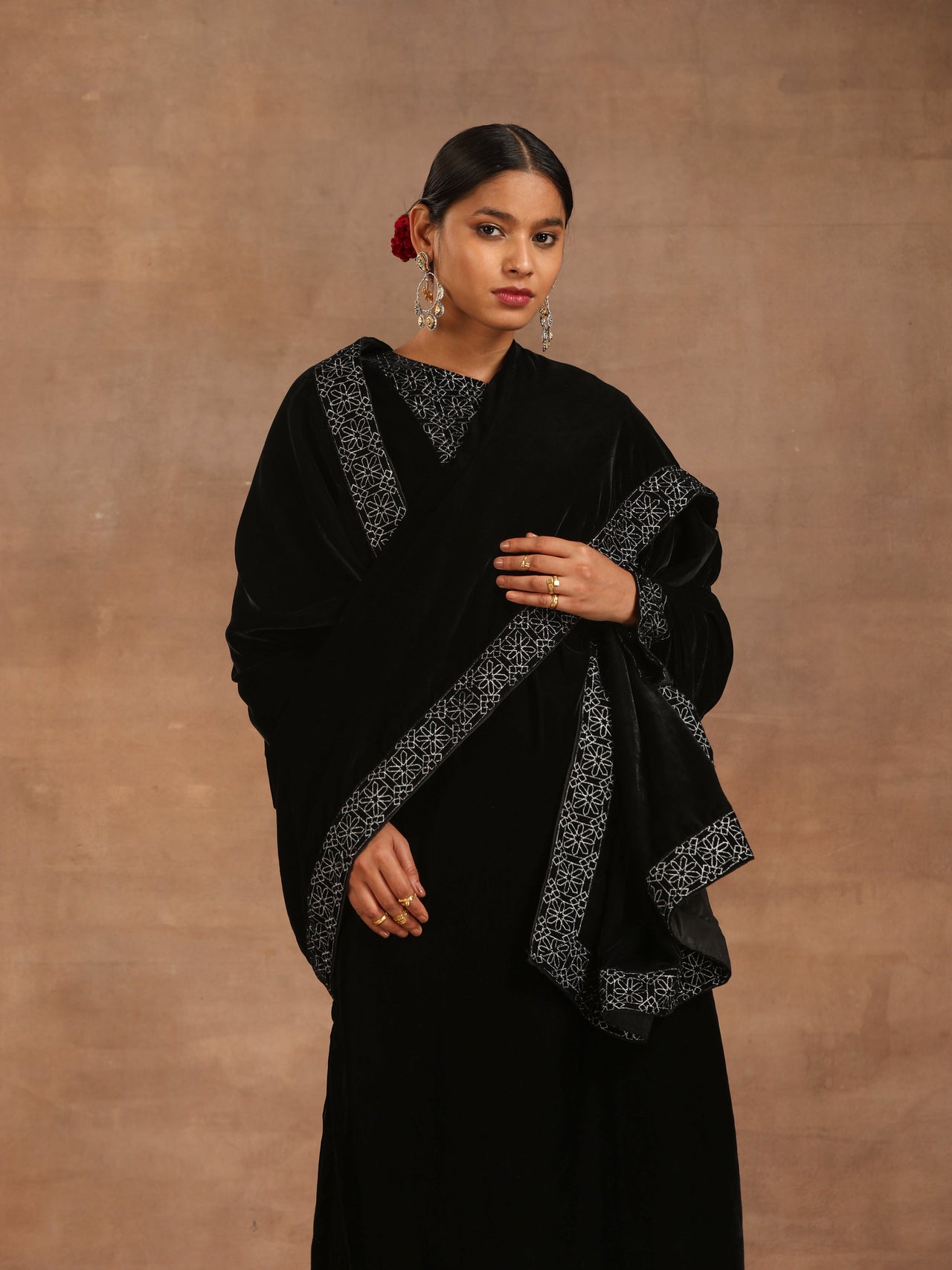 trueBrowns Black Velvet Embroidered Shawl - Distacart