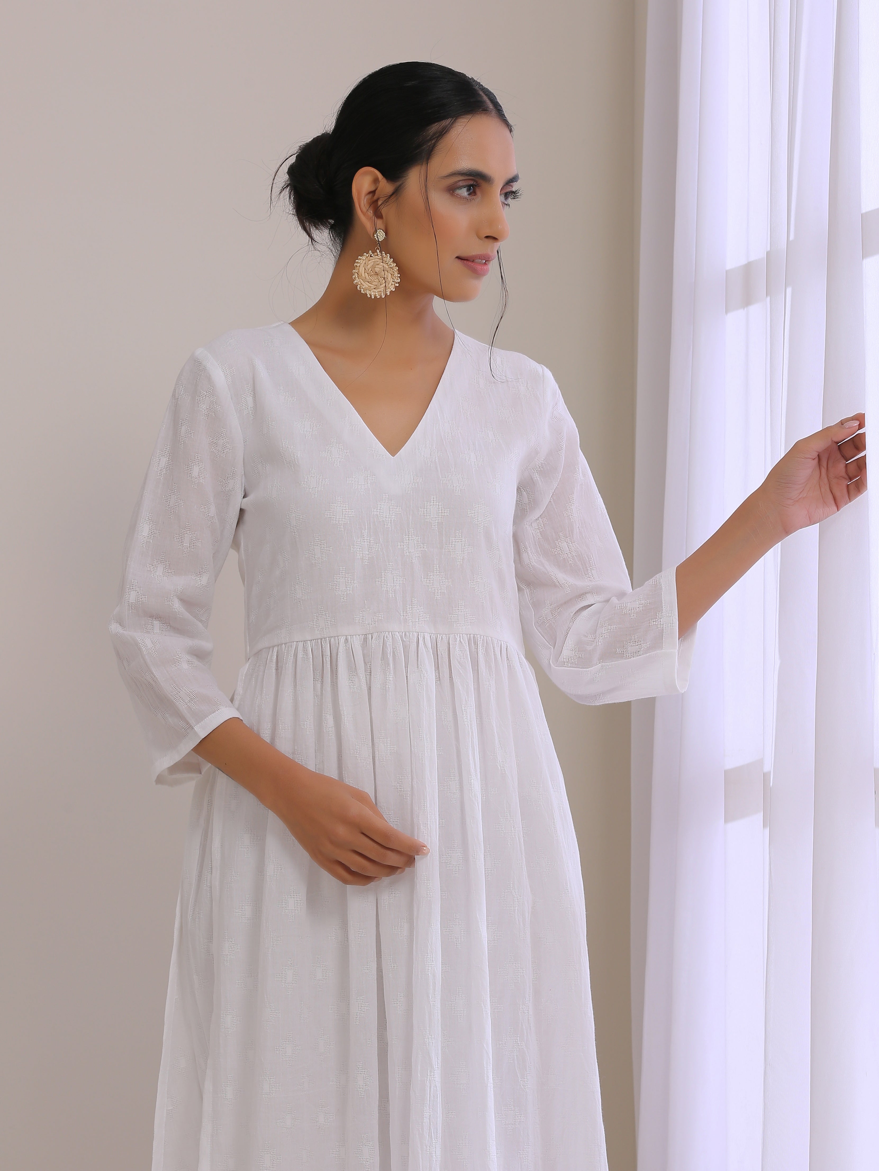 trueBrowns White Dobby High Slit Gathered Kurta Set - Distacart