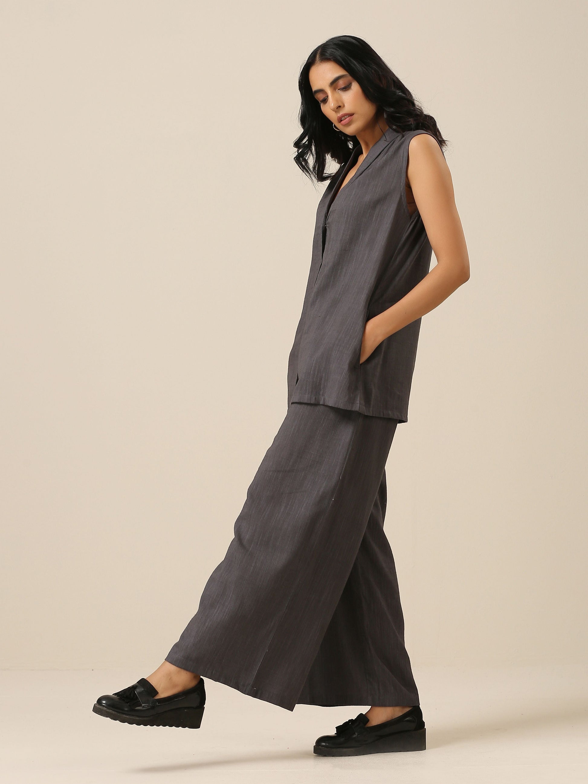 trueBrowns Slate Grey Slub Texture Sleevesless Jacket Pant Set - Distacart