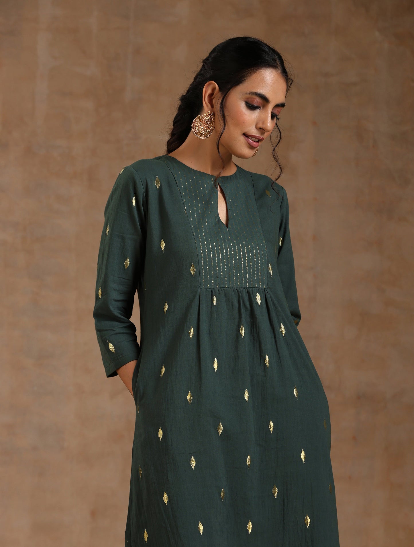 trueBrowns Dark Green Gold Cotton Yoke Kurta Set - Distacart