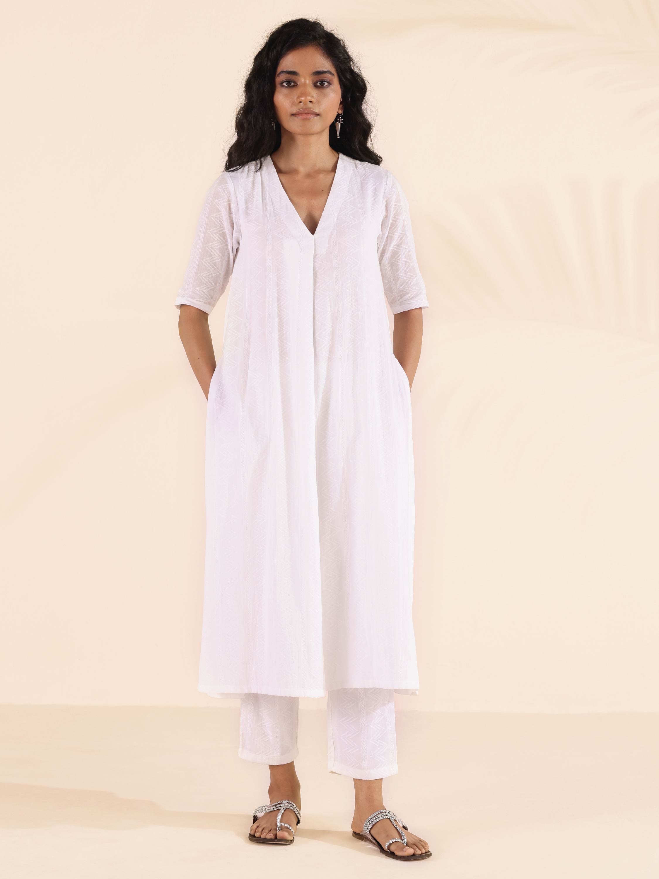 trueBrowns White Cotton Dobby V-Neck Kurta Pant Set - Distacart