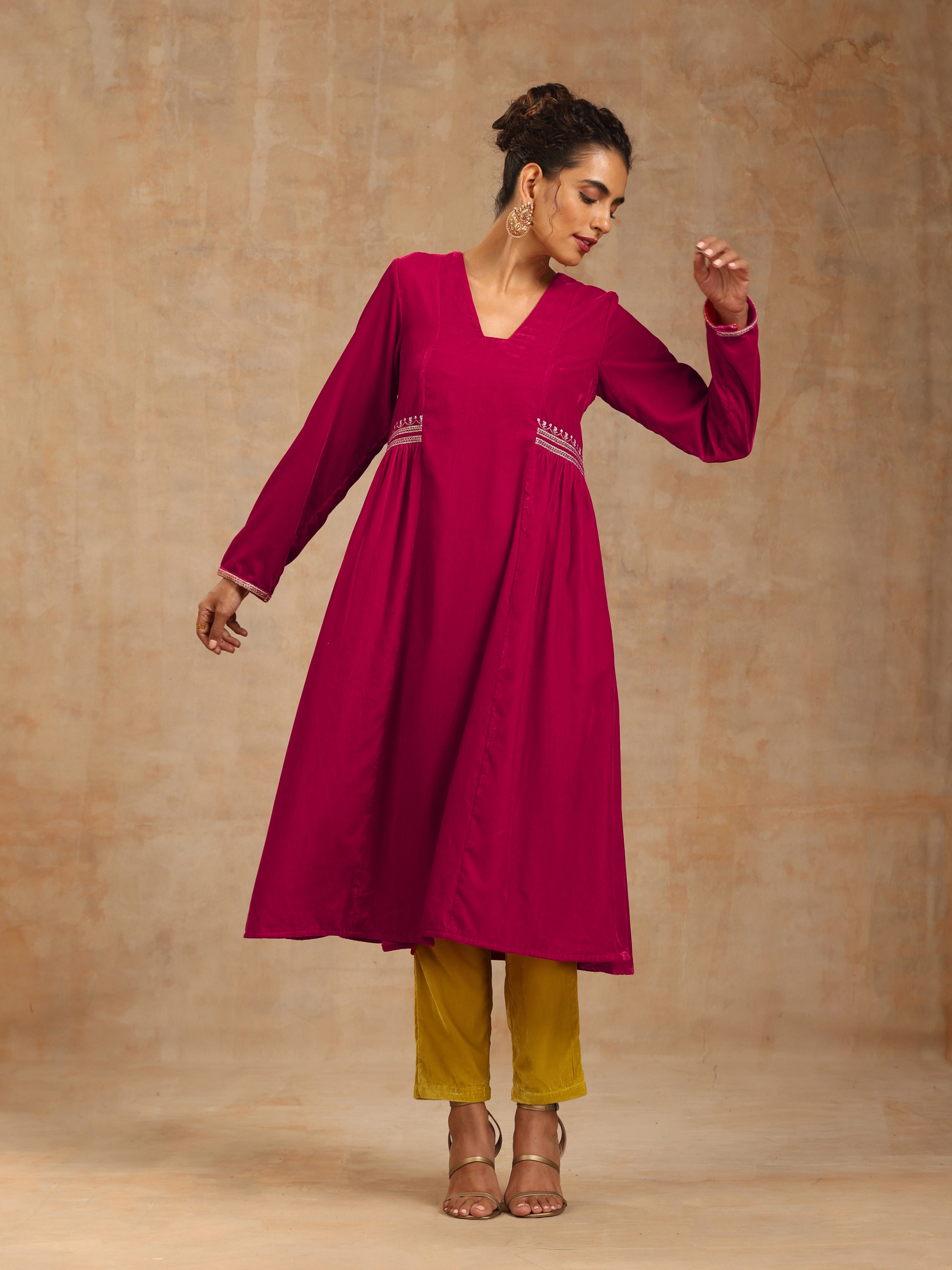trueBrowns Rani Pink Velvet Embroidered Kurta - Distacart