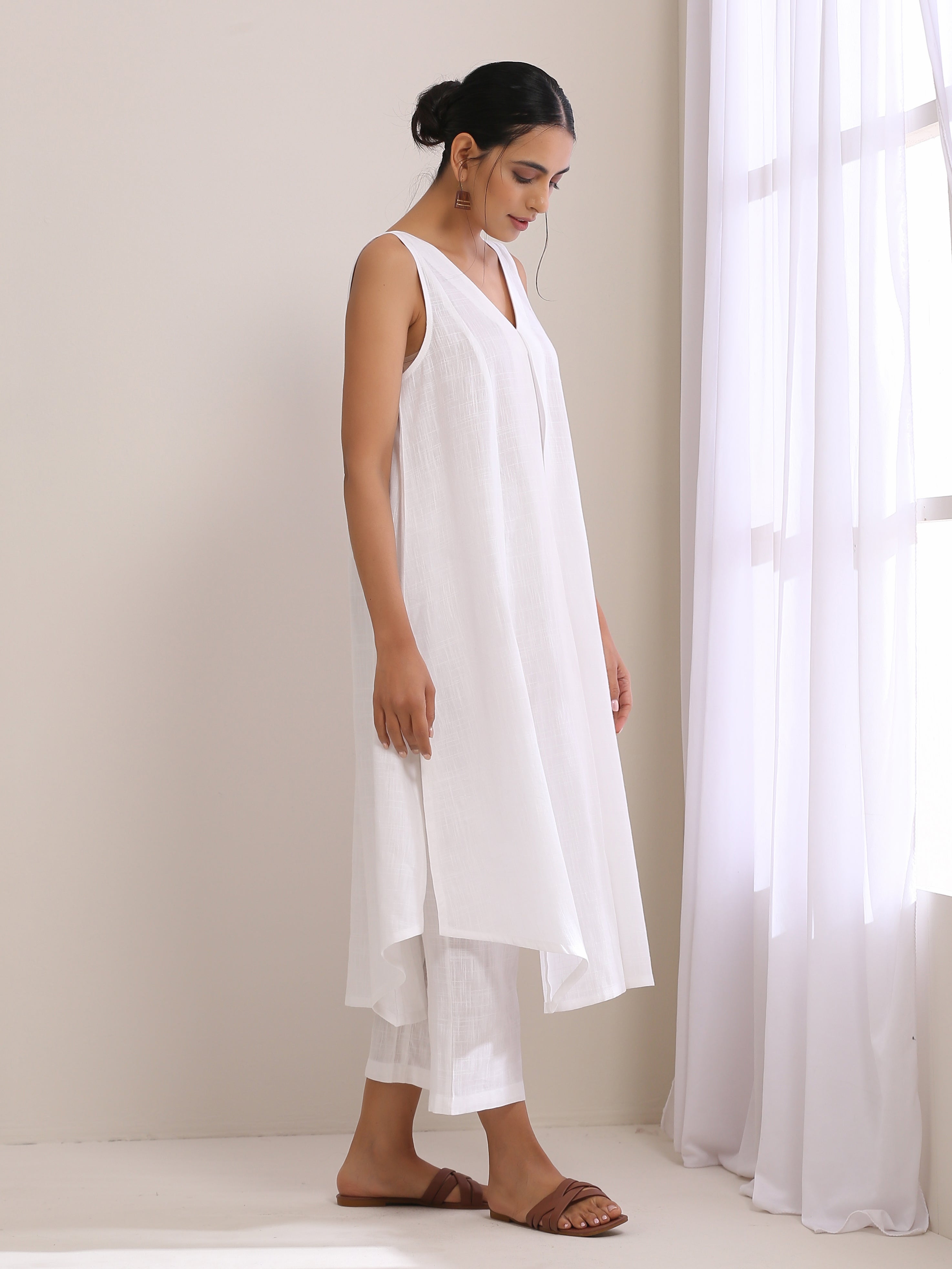 trueBrowns White Slub Texture Sleeveless Flared Kurta Pant Set - Distacart