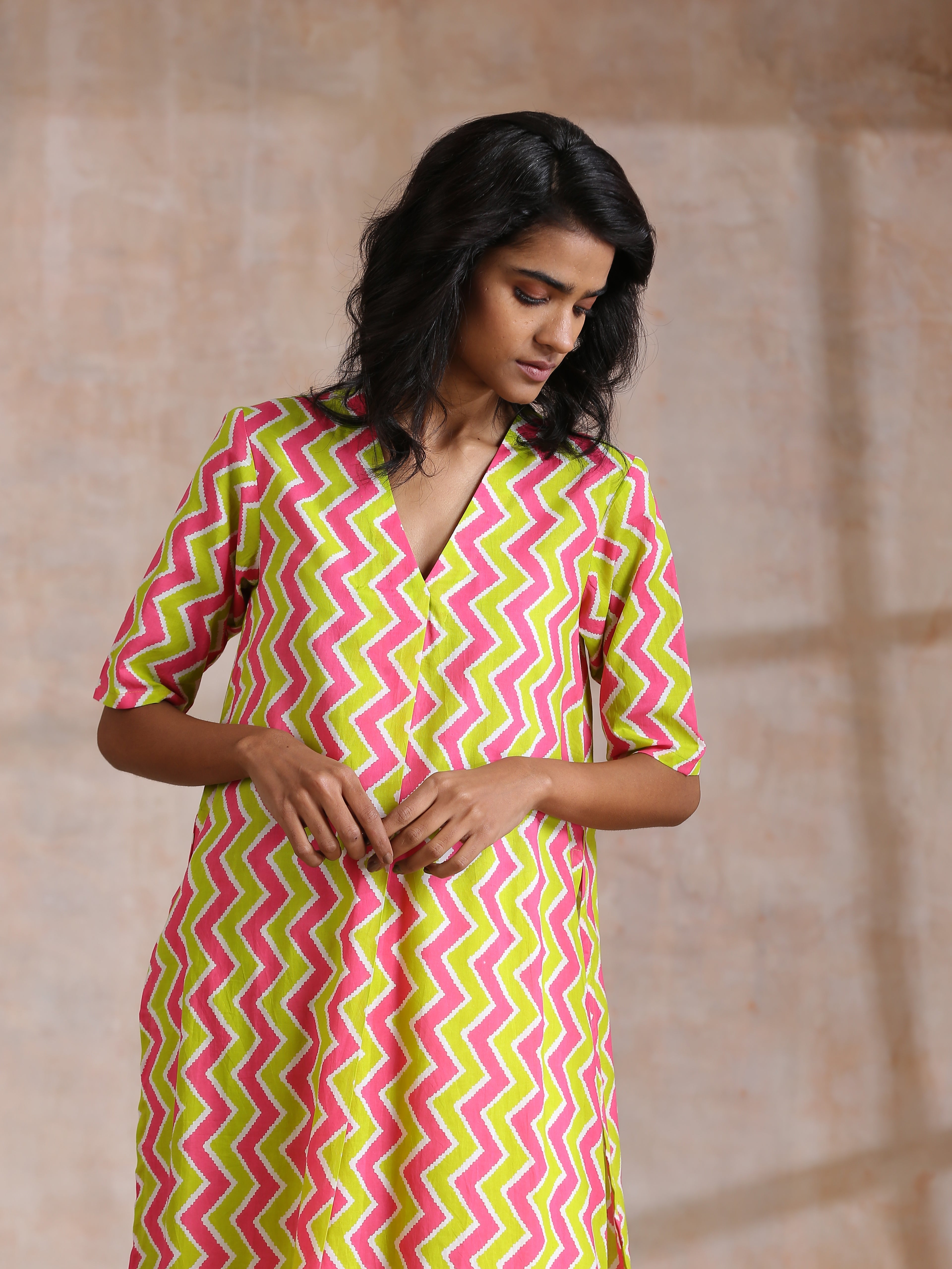 trueBrowns Lime Pink Zig-Zag Lines Print Cotton Kurta Pant Set | Relove