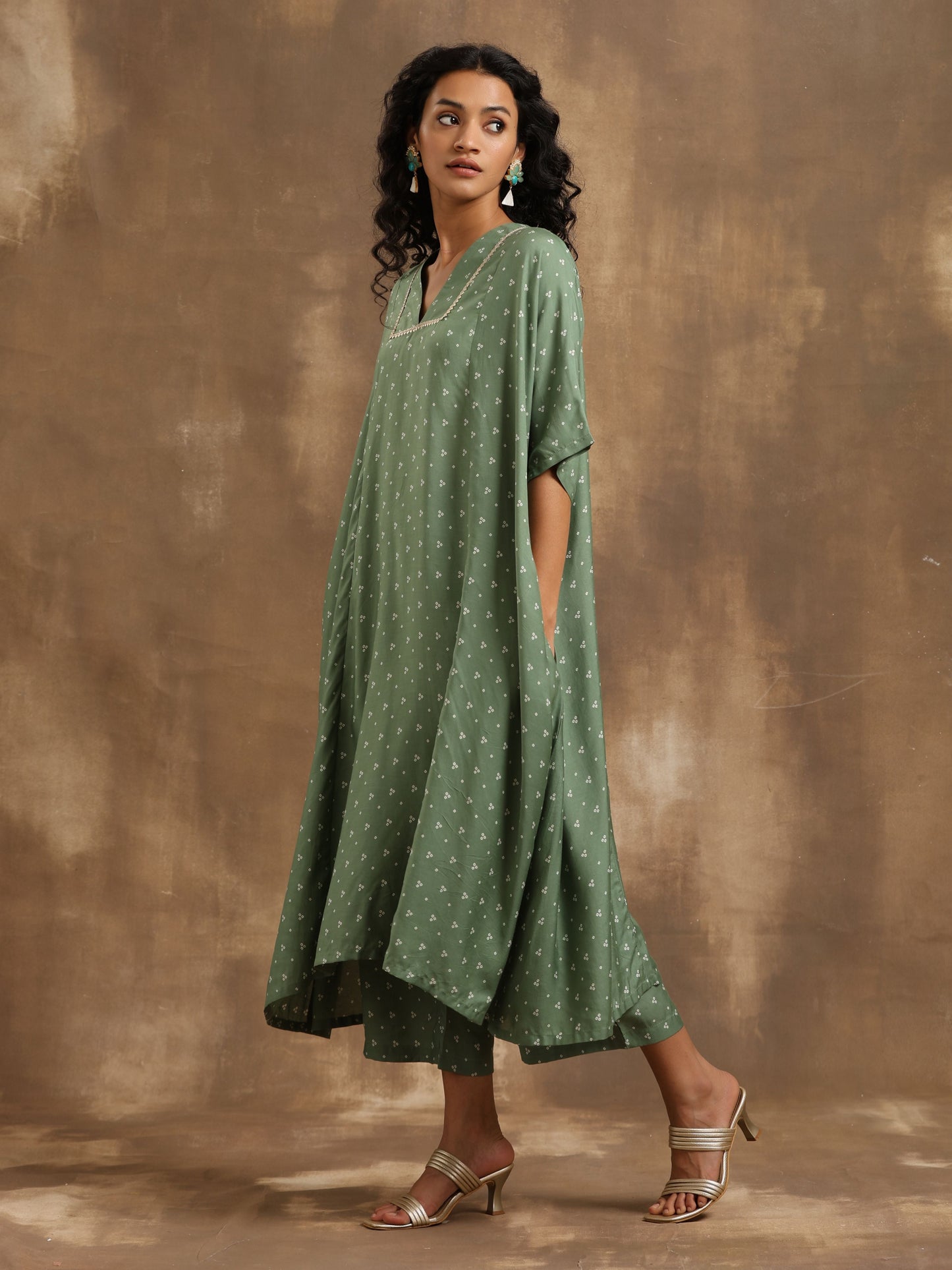trueBrowns Light Green Bandhani Printed Silk Oversized Kurta Pant Set - Distacart