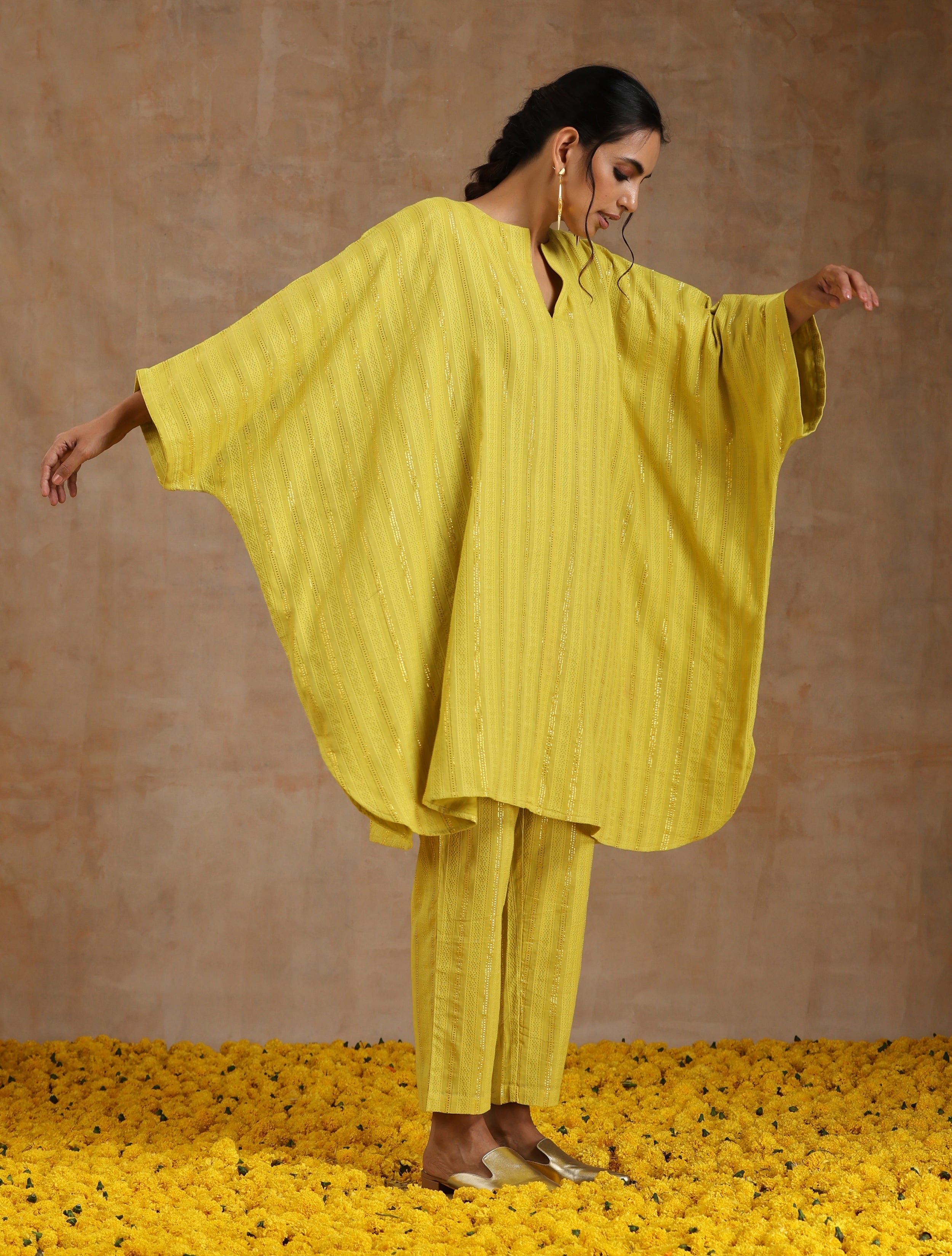 trueBrowns Lime Gold Cotton Oversized Round Co-Ord Set - Distacart