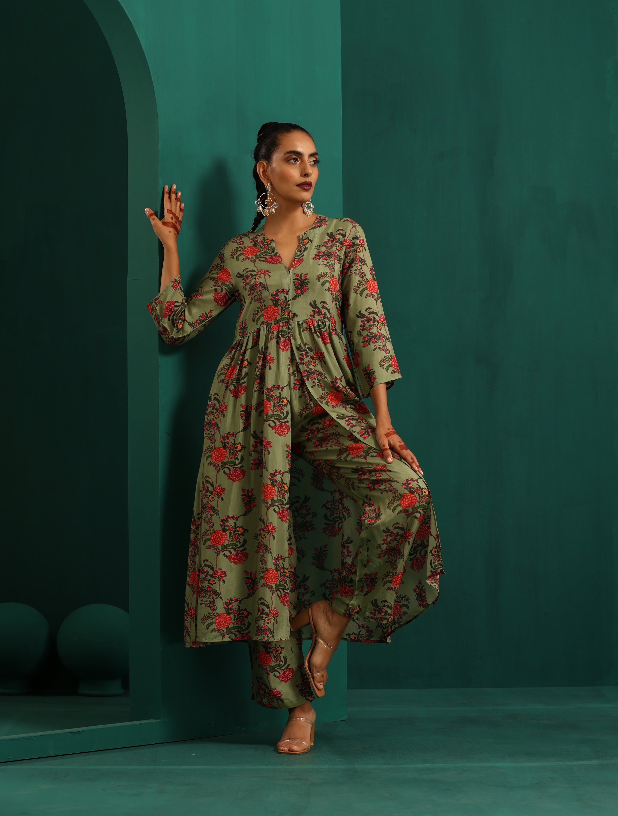 trueBrowns Green Floral Muslin Silk Printed Front Slit Kurta Pant Set - Distacart