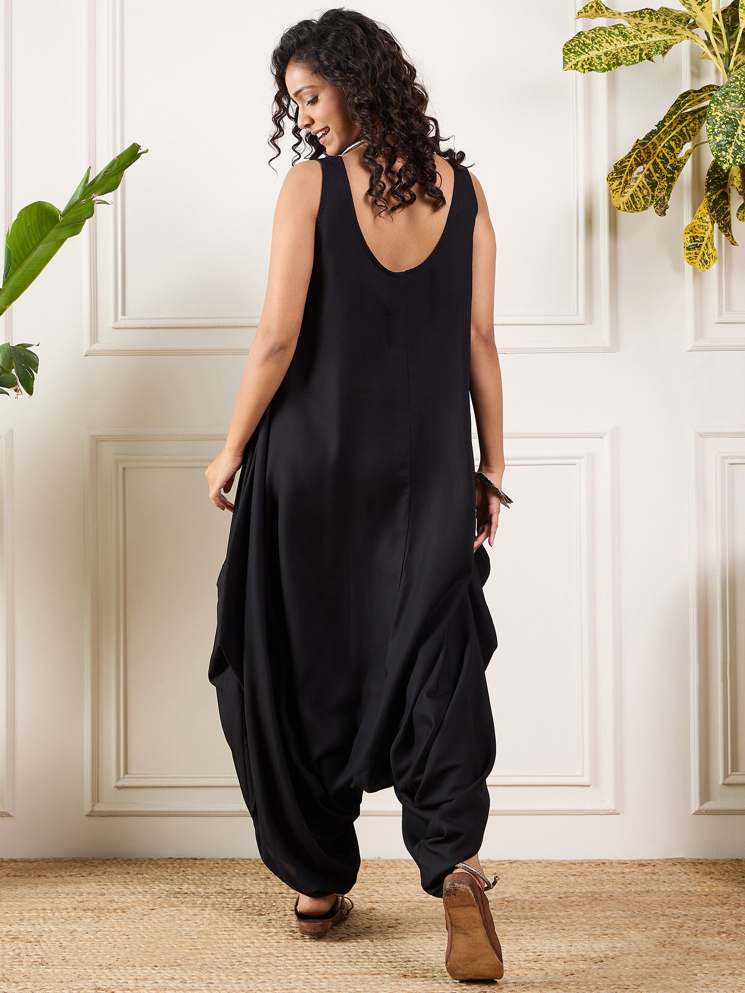 InWeave Black Round Sleeveless Jumpsuit - Distacart