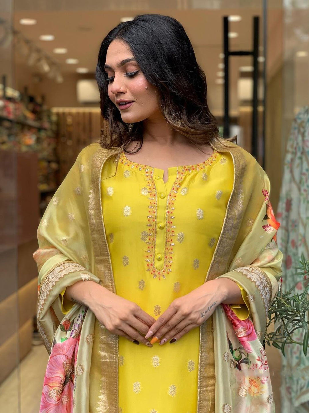 Kalini Floral Woven Design Straight Kurta & Trousers With Dupatta - Distacart