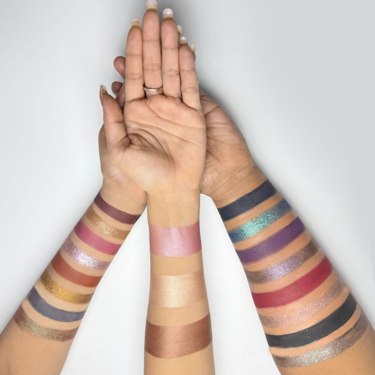 Shopaarel Heartbeat Eyeshadow & Highlighter Palette - Distacart
