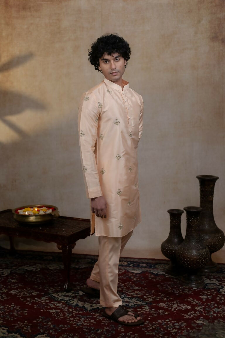 Semi Pattu Peach Ananta Kurta Set By Hilo Design