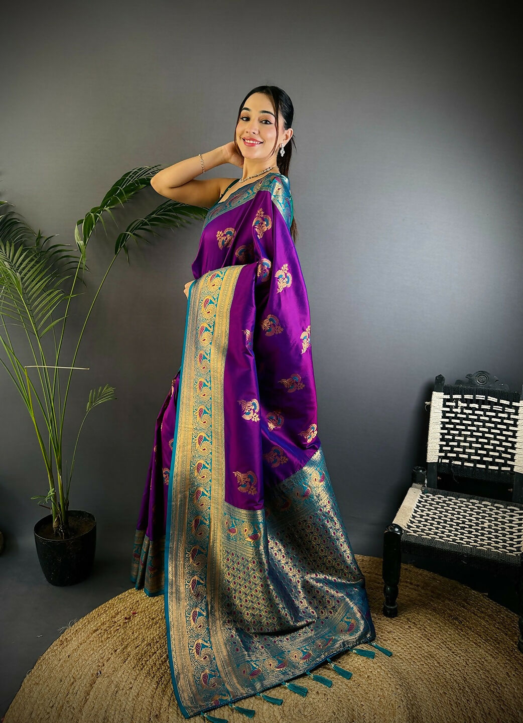 Joban Fashion Banarasi Magenta Woven Soft Silk Saree