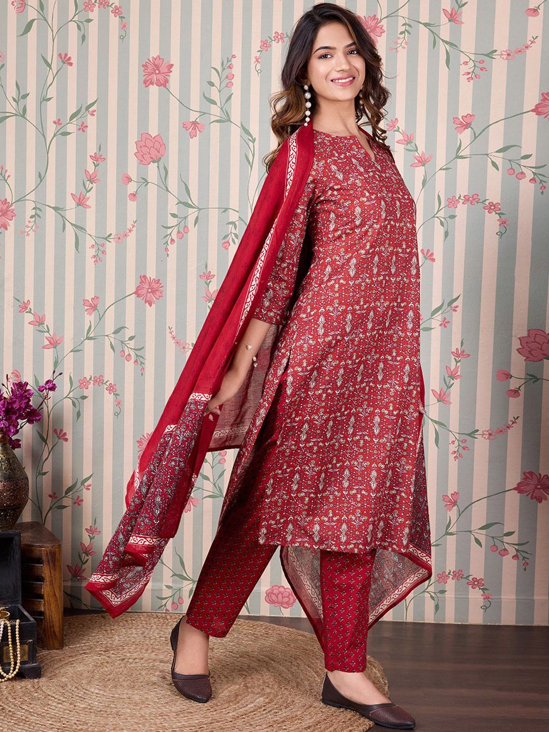 Ode by House of Pataudi Floral Printed Regular Pure Cotton Kurta with Trousers & Dupatta - Distacart