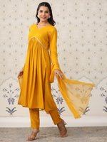 Thumbnail for Ode by House of Pataudi Geometric Printed Pleated Kurta & Trousers With Dupatta - Distacart