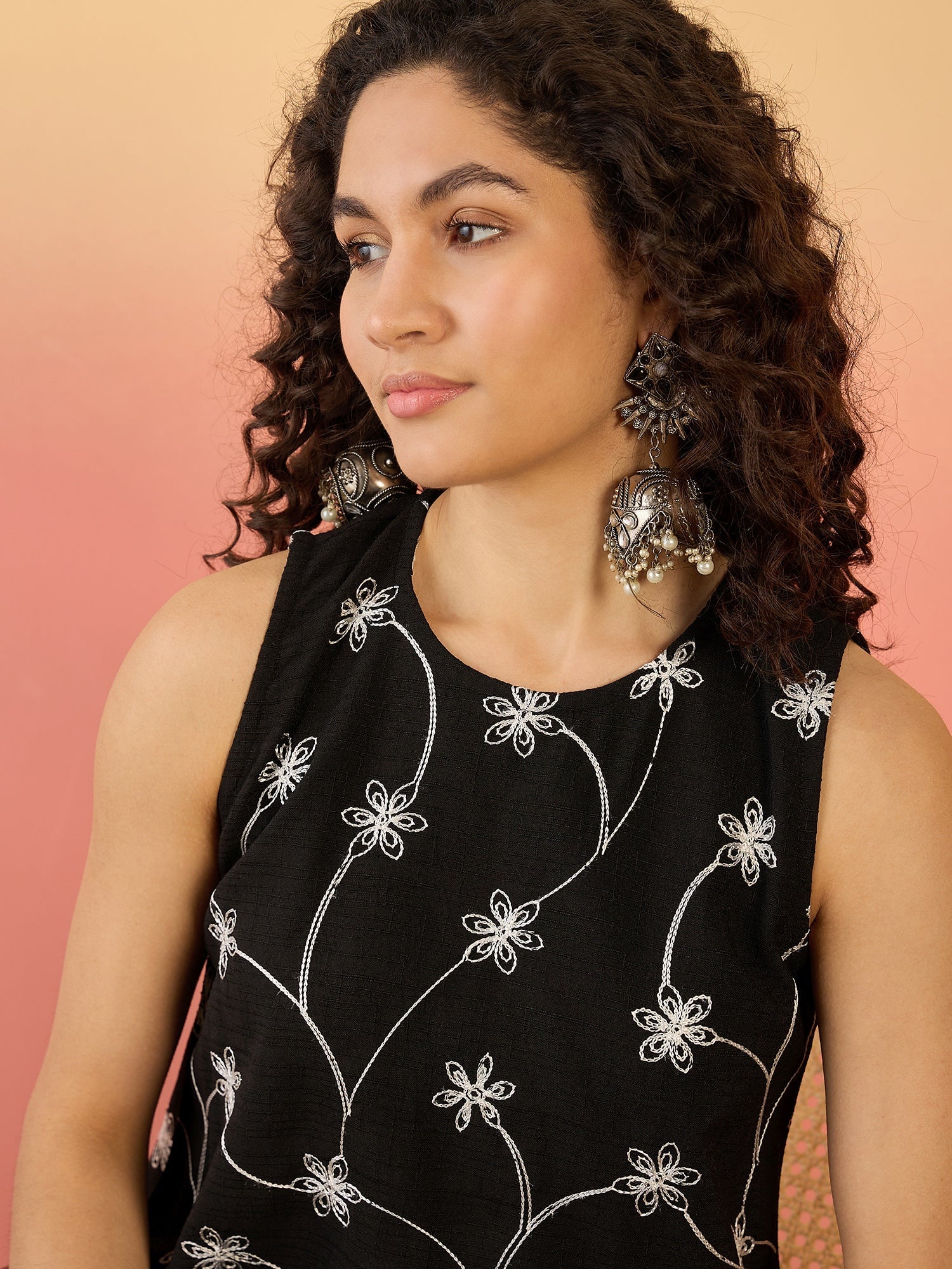 InWeave Black Embroidery R Neck Black Set - Distacart