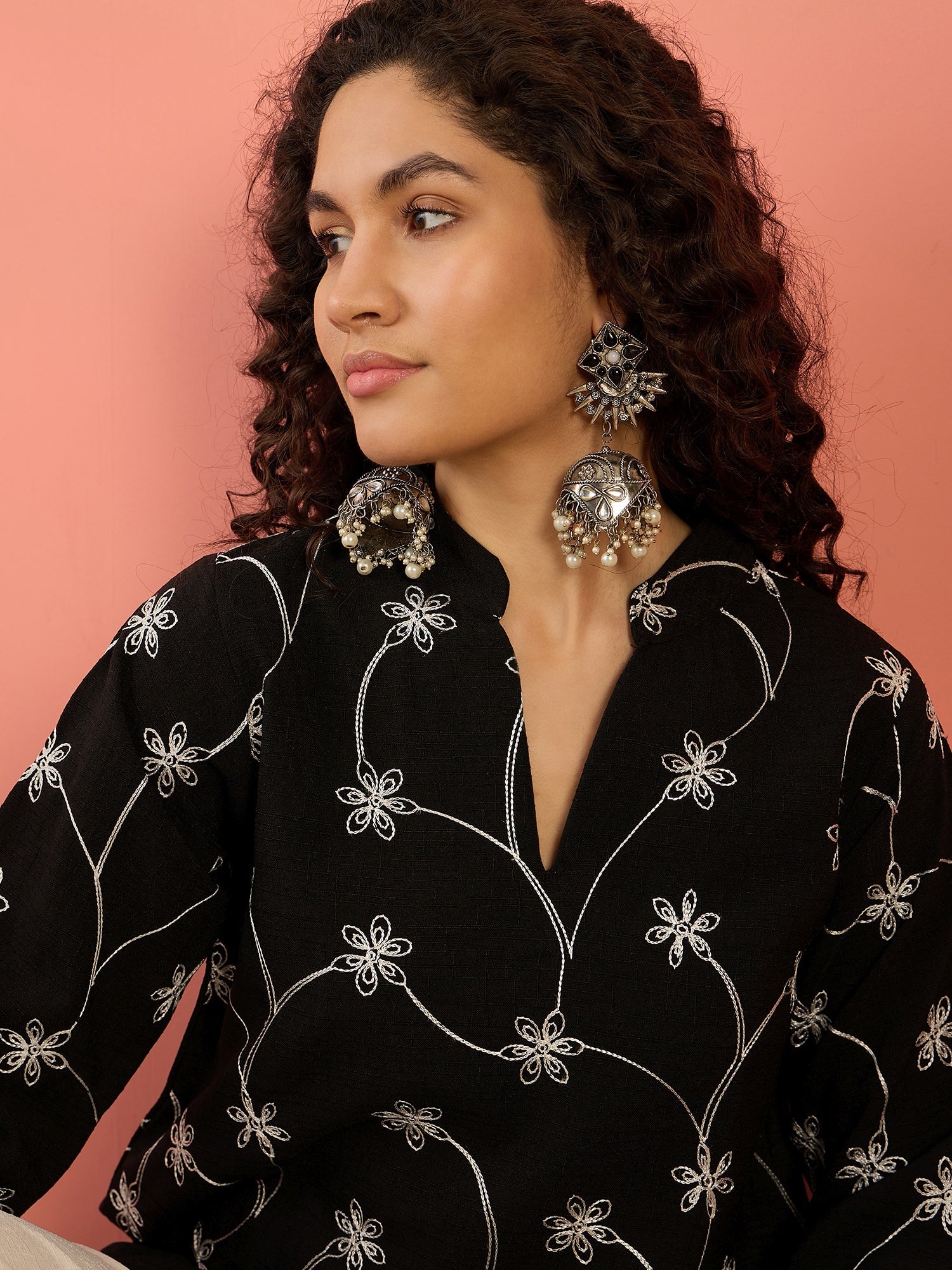 InWeave Black Embroidery Mandarin White Set - Distacart