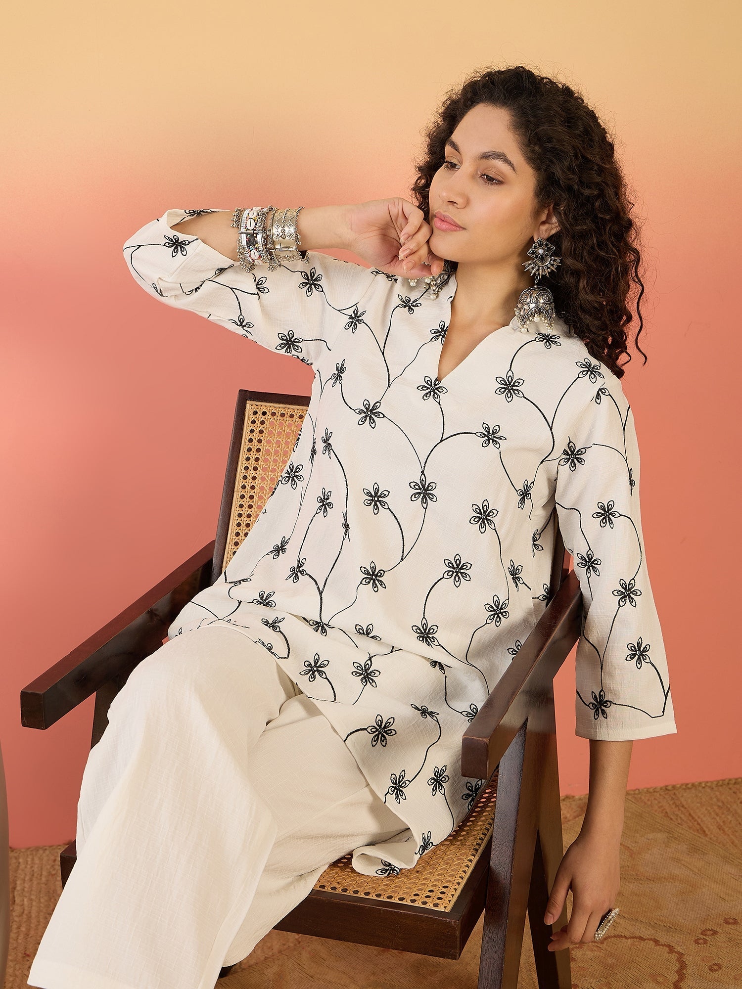 InWeave White Embroidery Mandarin White Set