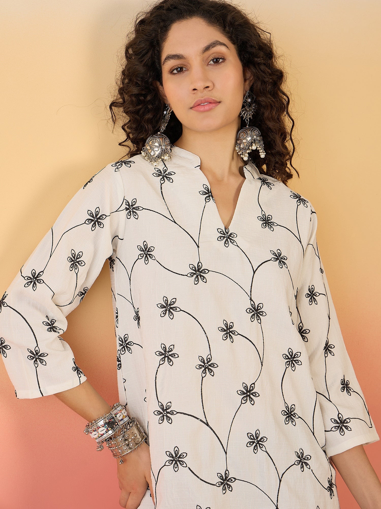 InWeave White Embroidery Mandarin Black Set - Distacart