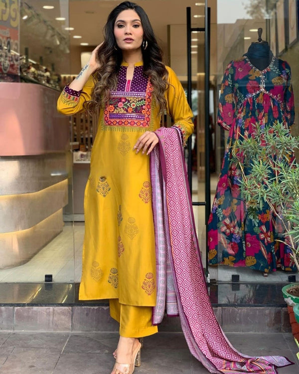 Malishka Women's Mustard Chanderi Printed Kurta Set With Dupatta - Distacart