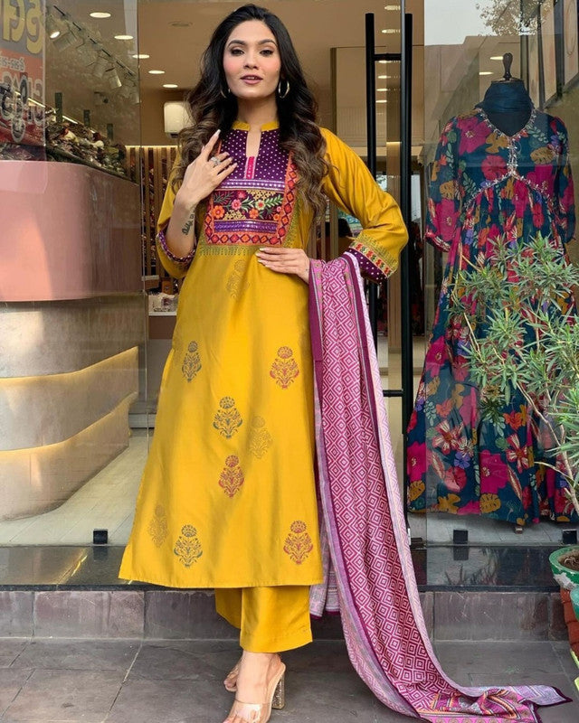 Malishka Women's Mustard Chanderi Printed Kurta Set With Dupatta - Distacart