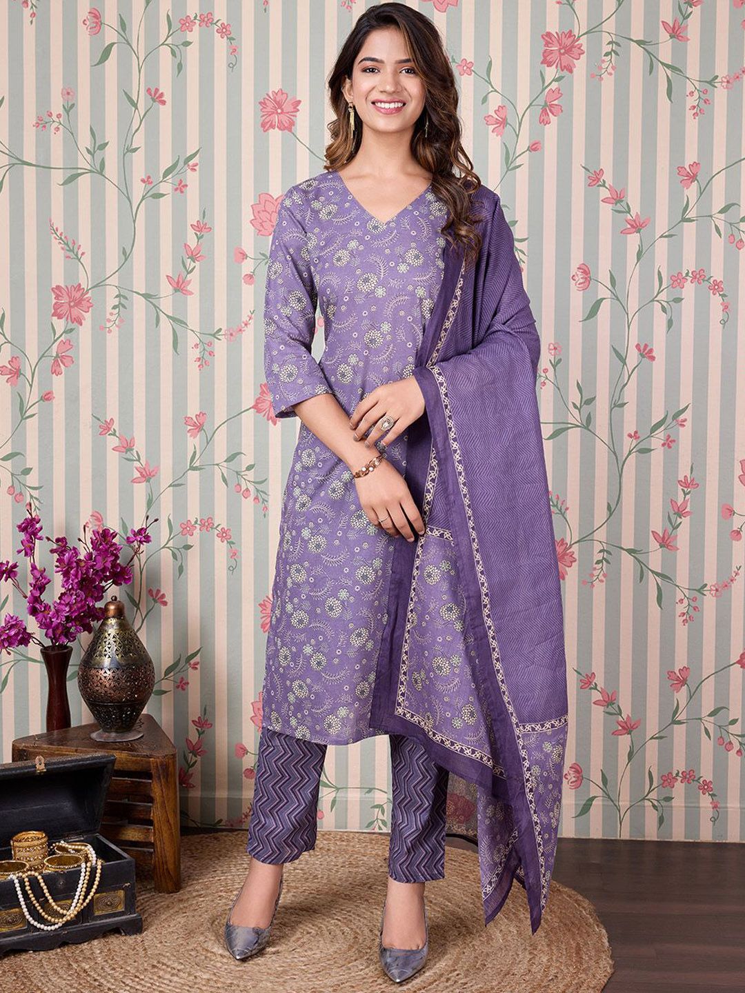 Ode by House of Pataudi Floral Printed Pure Cotton Kurta with Trousers & Dupatta - Distacart