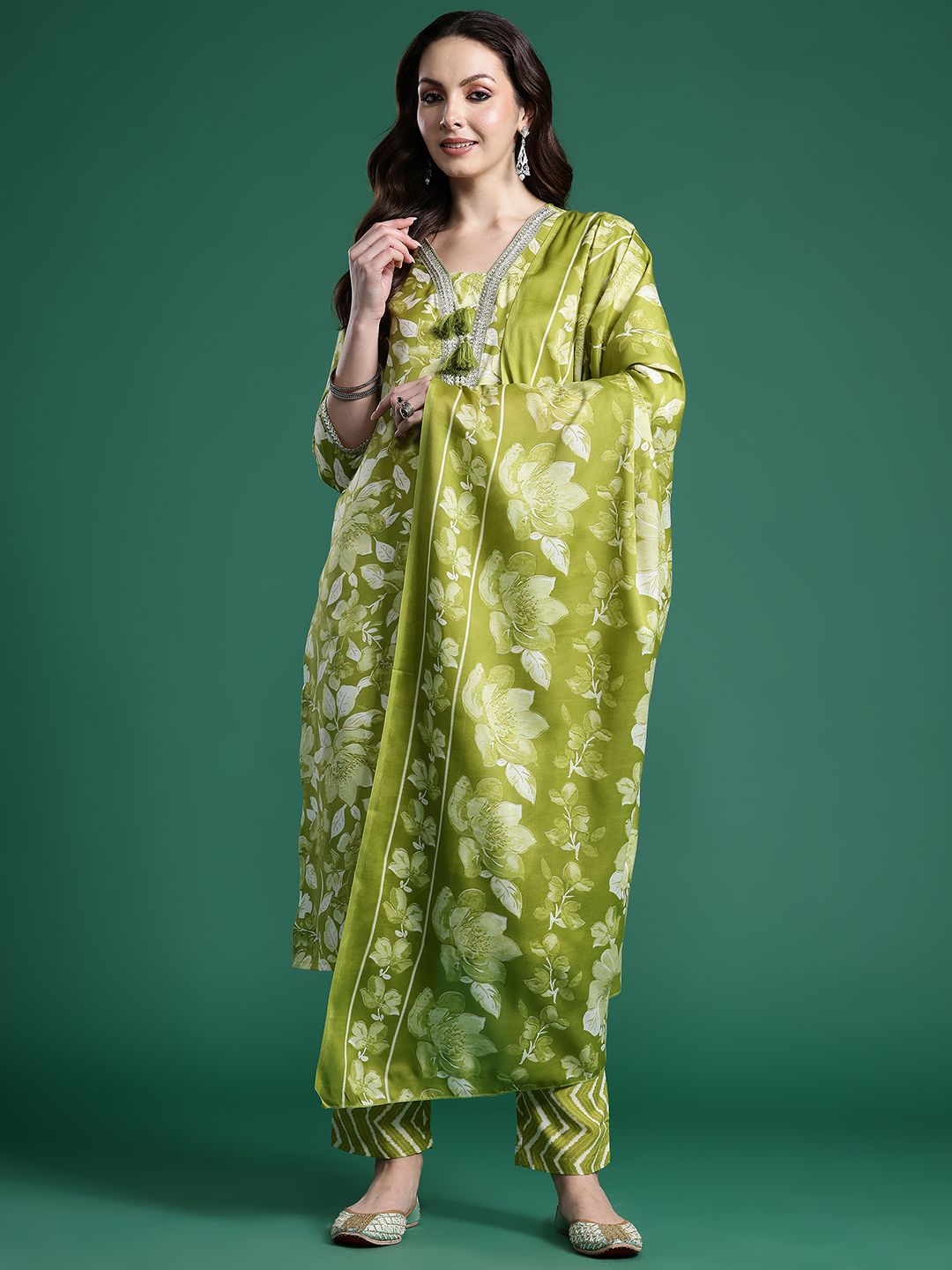 Indo Era Women Floral Printed Regular Beads and Stones Kurta with Trousers & With Dupatta
