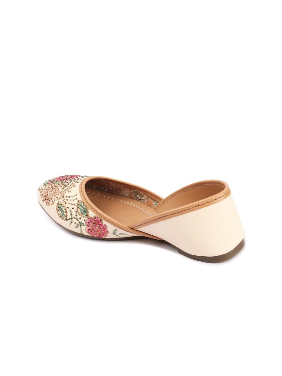 Anouk Embroidered Mojaris