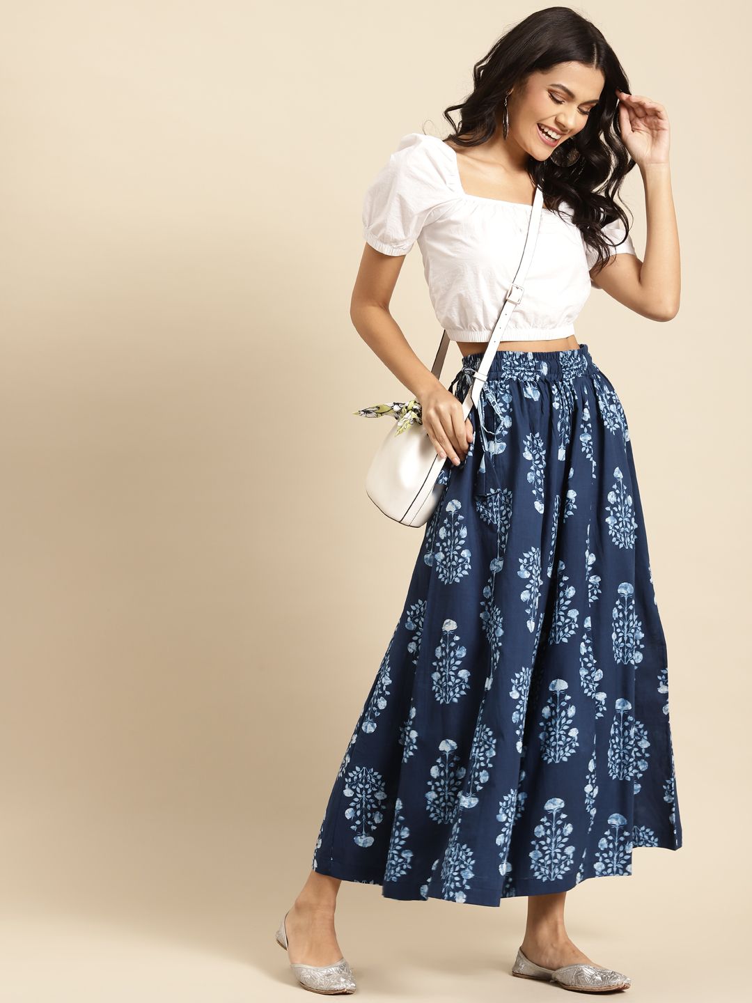 TAG 7 Women Navy Blue & White Printed Flared Palazzos - Distacart