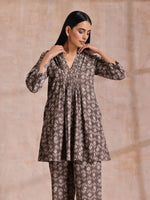 Thumbnail for trueBrowns Clay Dabu Geometric Print Cotton Pleated Co-Ord Set - Distacart