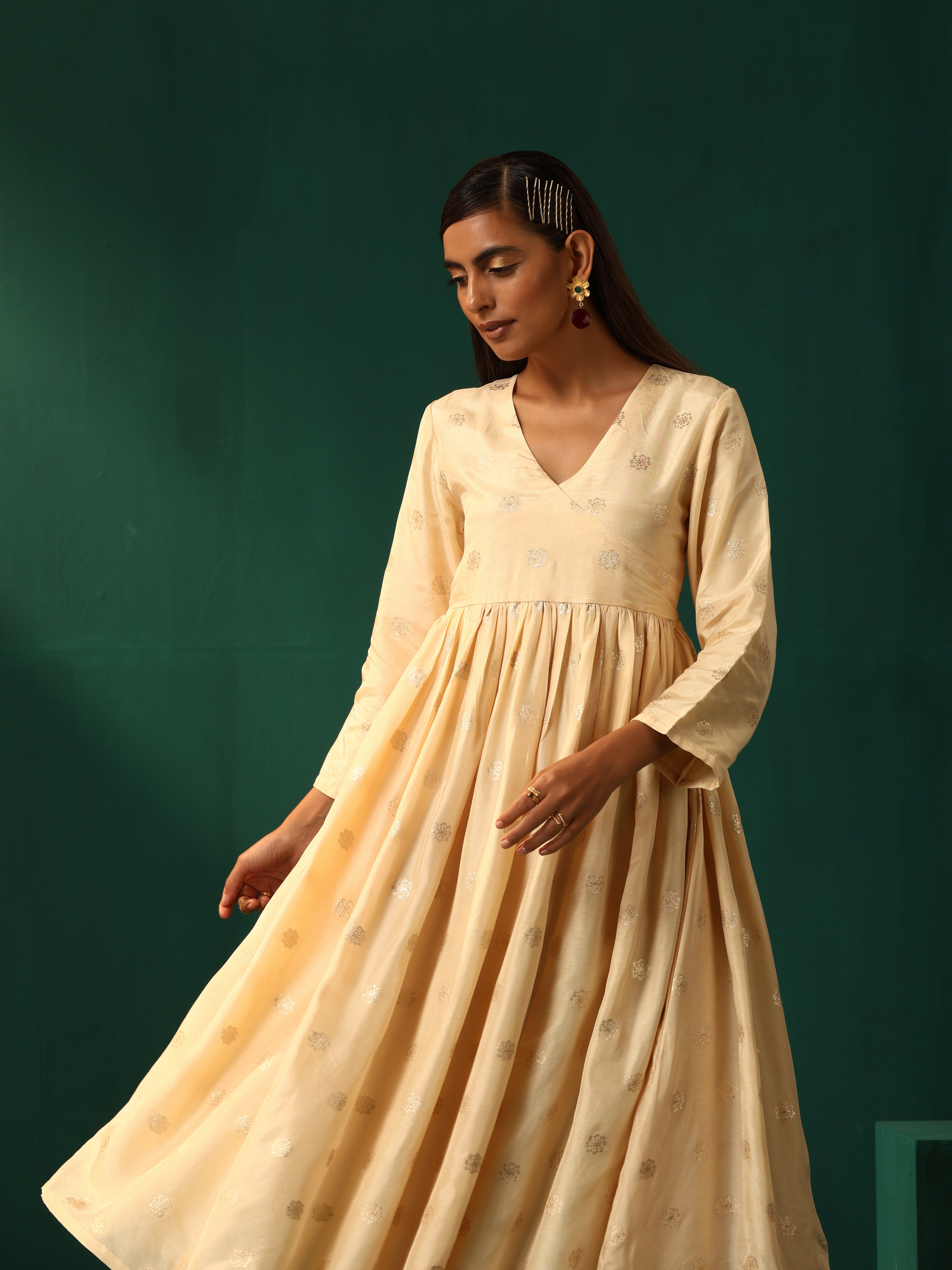 trueBrowns Ivory Geometric Floral Viscose Silk Anarkali Kurta Pant Set - Distacart