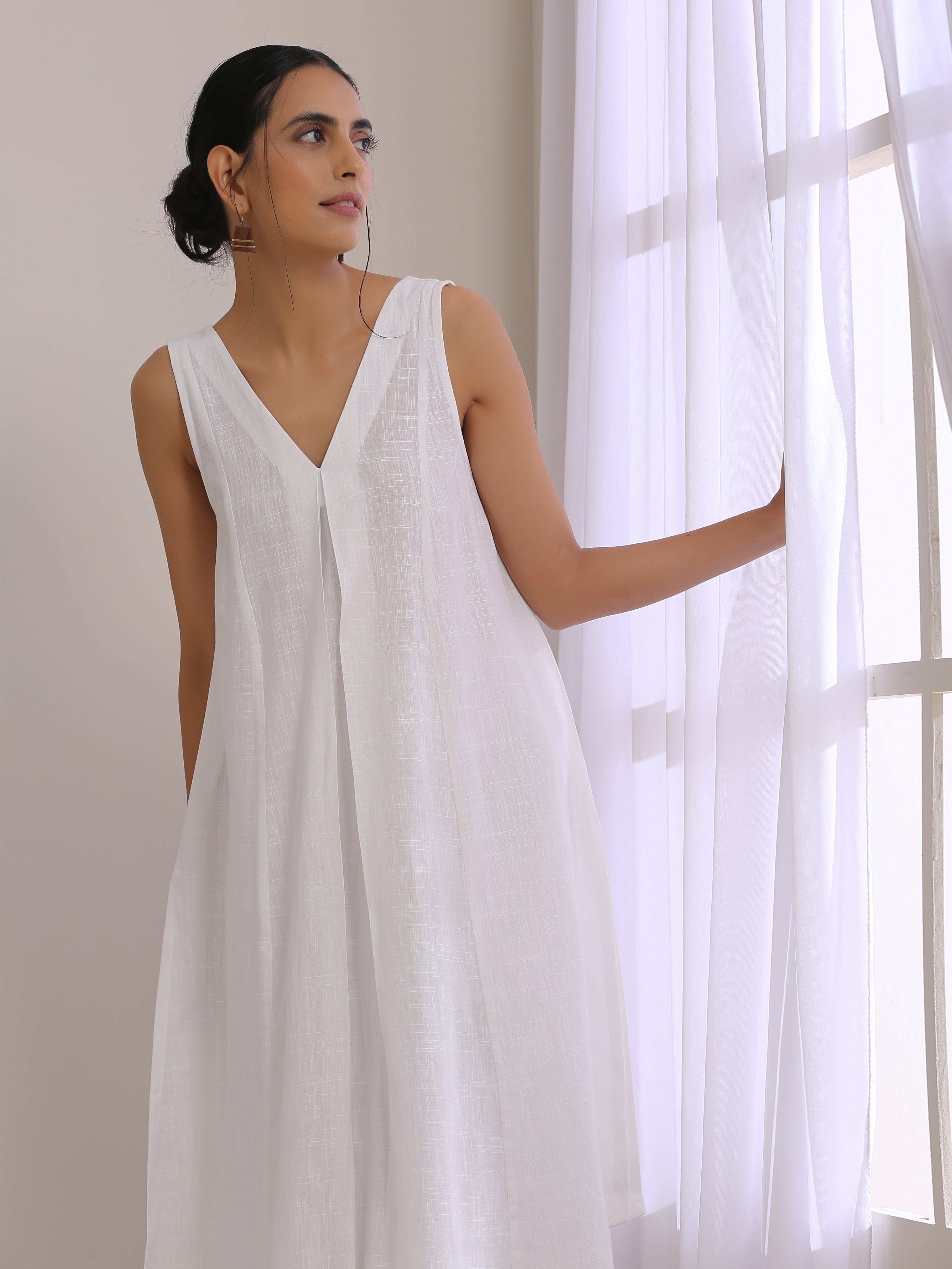 trueBrowns White Slub Texture Sleeveless Flared Kurta Pant Set - Distacart