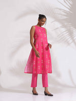 Thumbnail for trueBrowns Pink Cotton Print Sleeveless Kurta Set